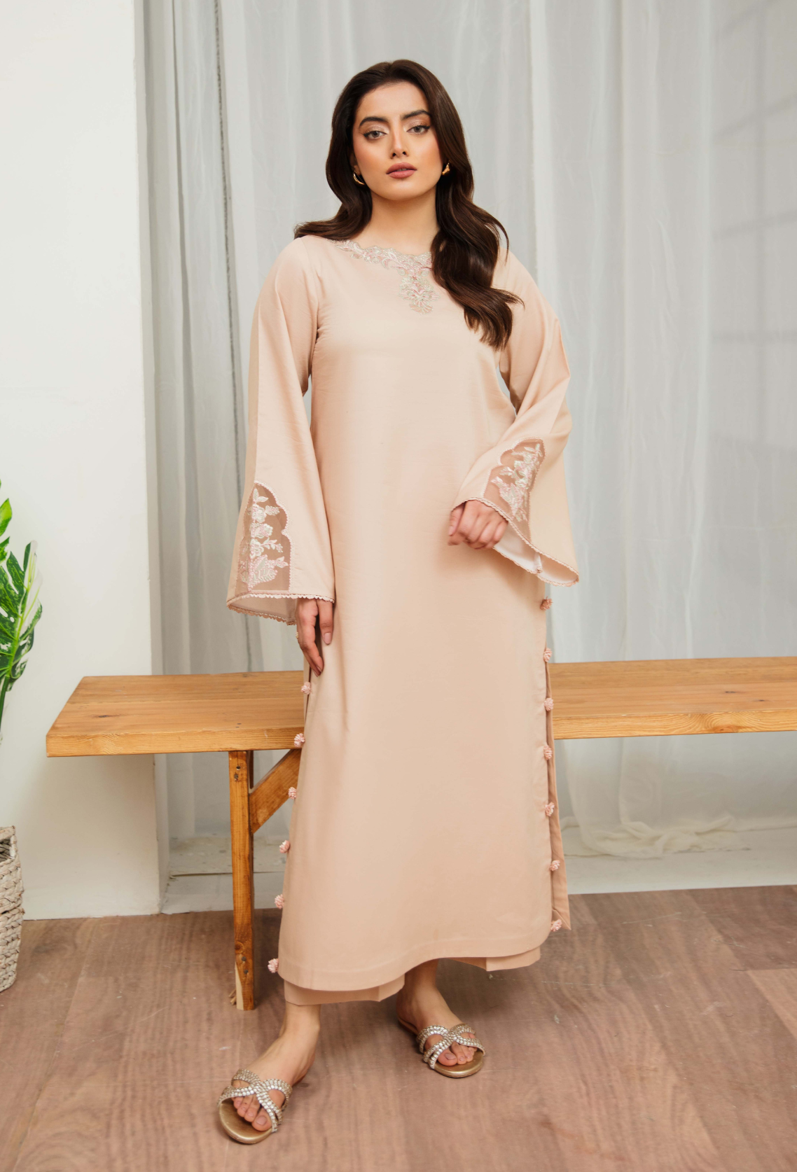 Humdum | Ayra Ready to wear | Ayra - D04 XS Light Skin Lawn