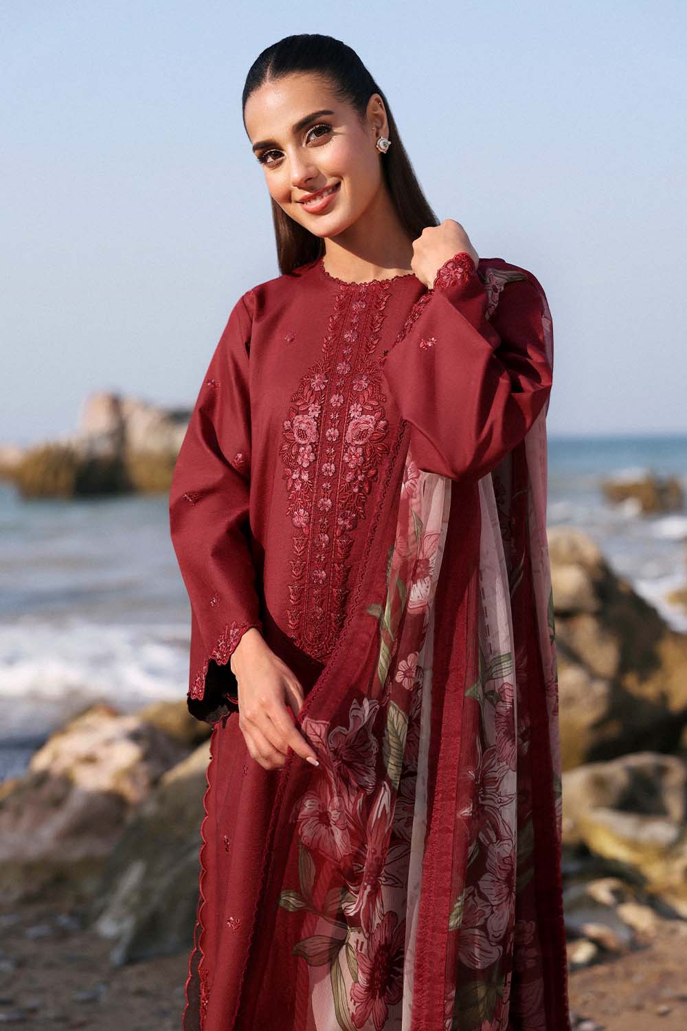 Seran | Afsanah Lawn 25 | MEHRU M Maroon Lawn
