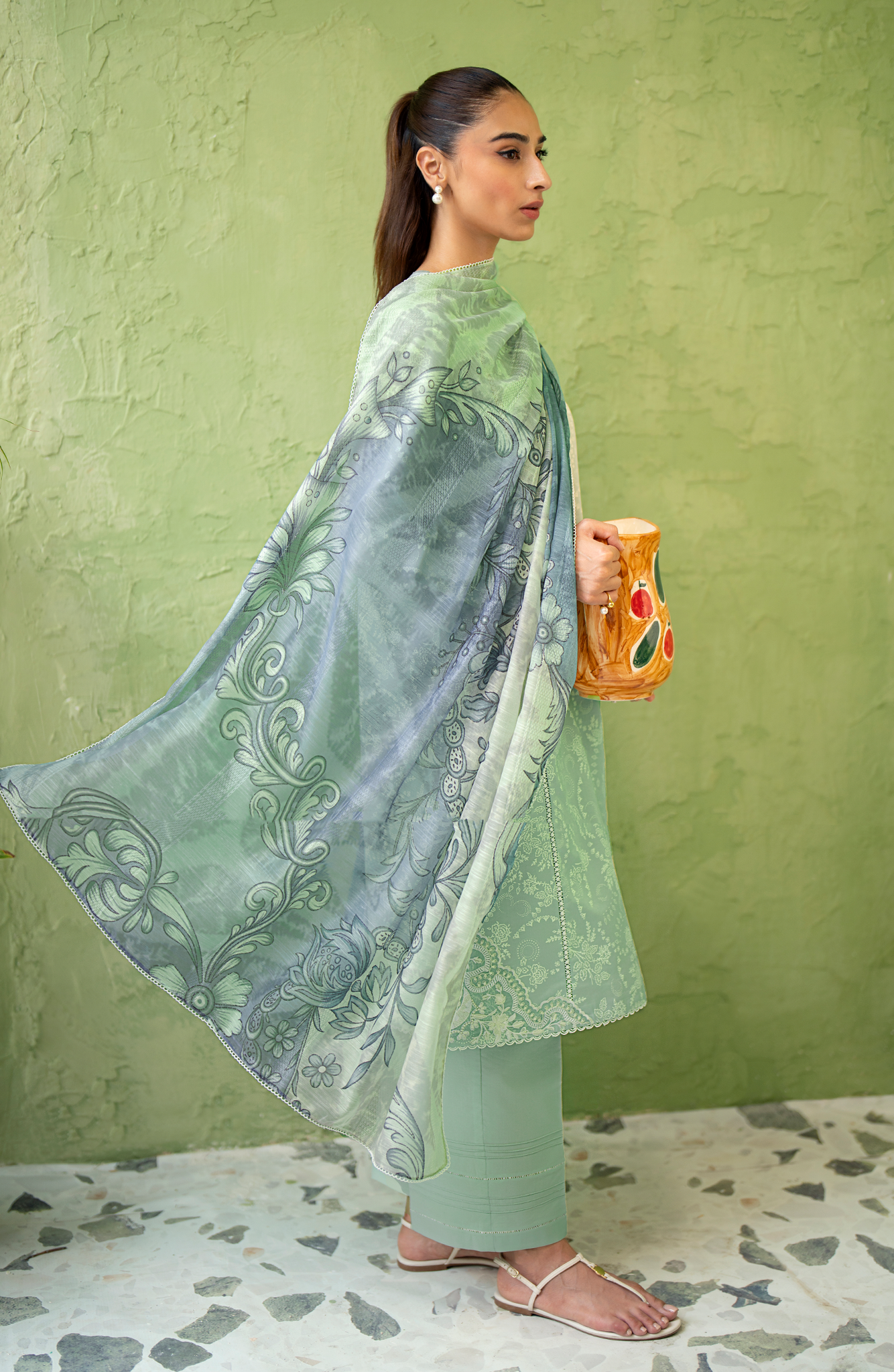 Seran | Artisan Lawn 25 | LAGUNE L Aqua Lawn
