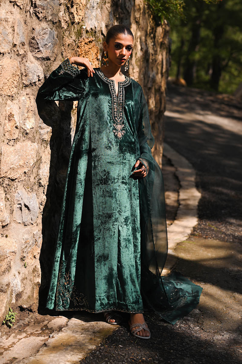 Hue Pret | Farasha Luxury Winter | Yasma Custom Size Emerald Green Pure Velvet