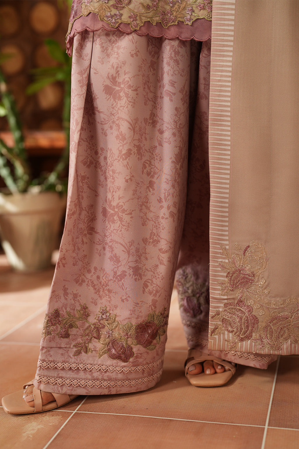 Iznik | Winter 25 | IPF-09 - Pakistani Designer Dress - by Iznik - Type : Ladies Clothes - 100% Original at Saira Sultan