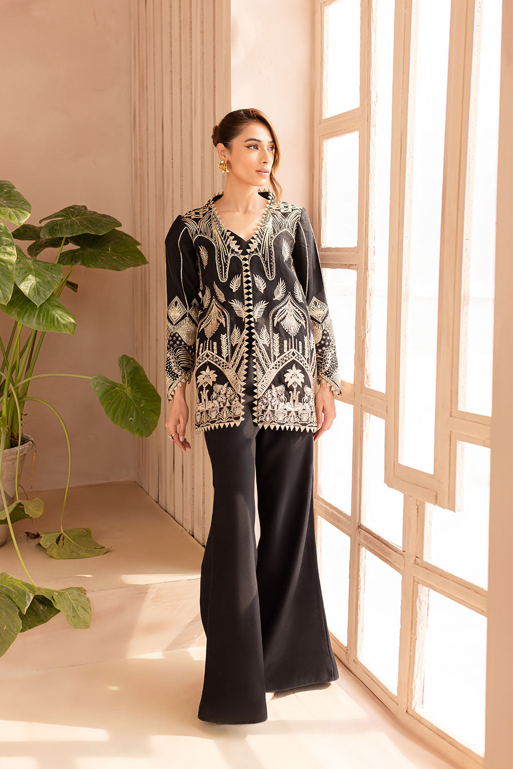 Vanya | Veranda Fromals | VR-01 M Black Organza