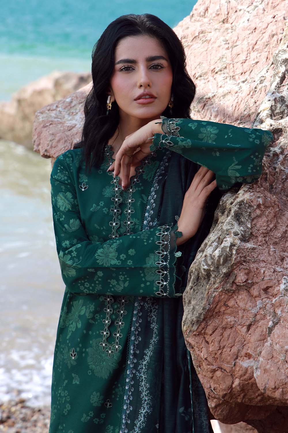 Seran | Afsanah Lawn 25 | ARZU L Bottle Green Lawn