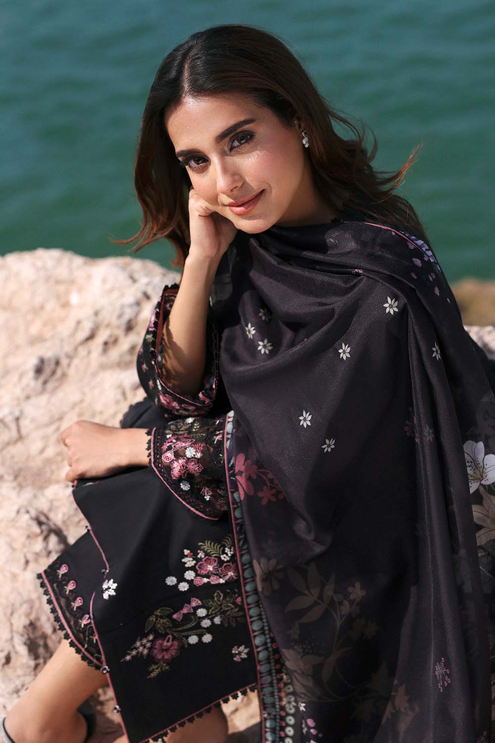 Seran | Afsanah Lawn 25 | ZOYA L Black Lawn
