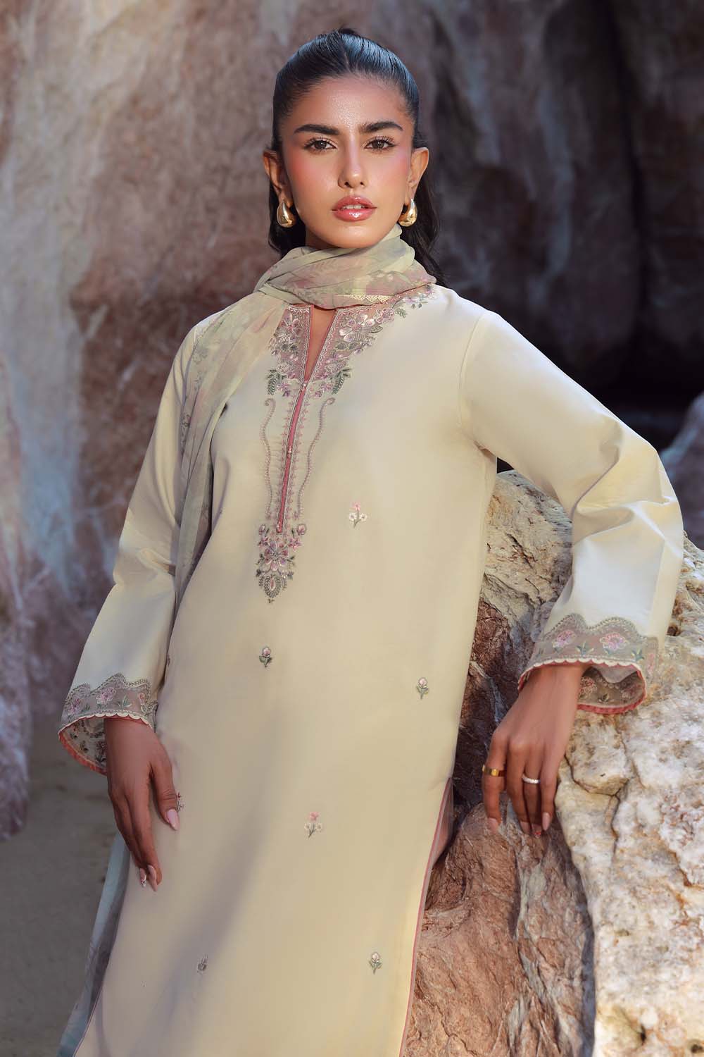 Seran | Afsanah Lawn 25 | AYLIN L Ivory Lawn
