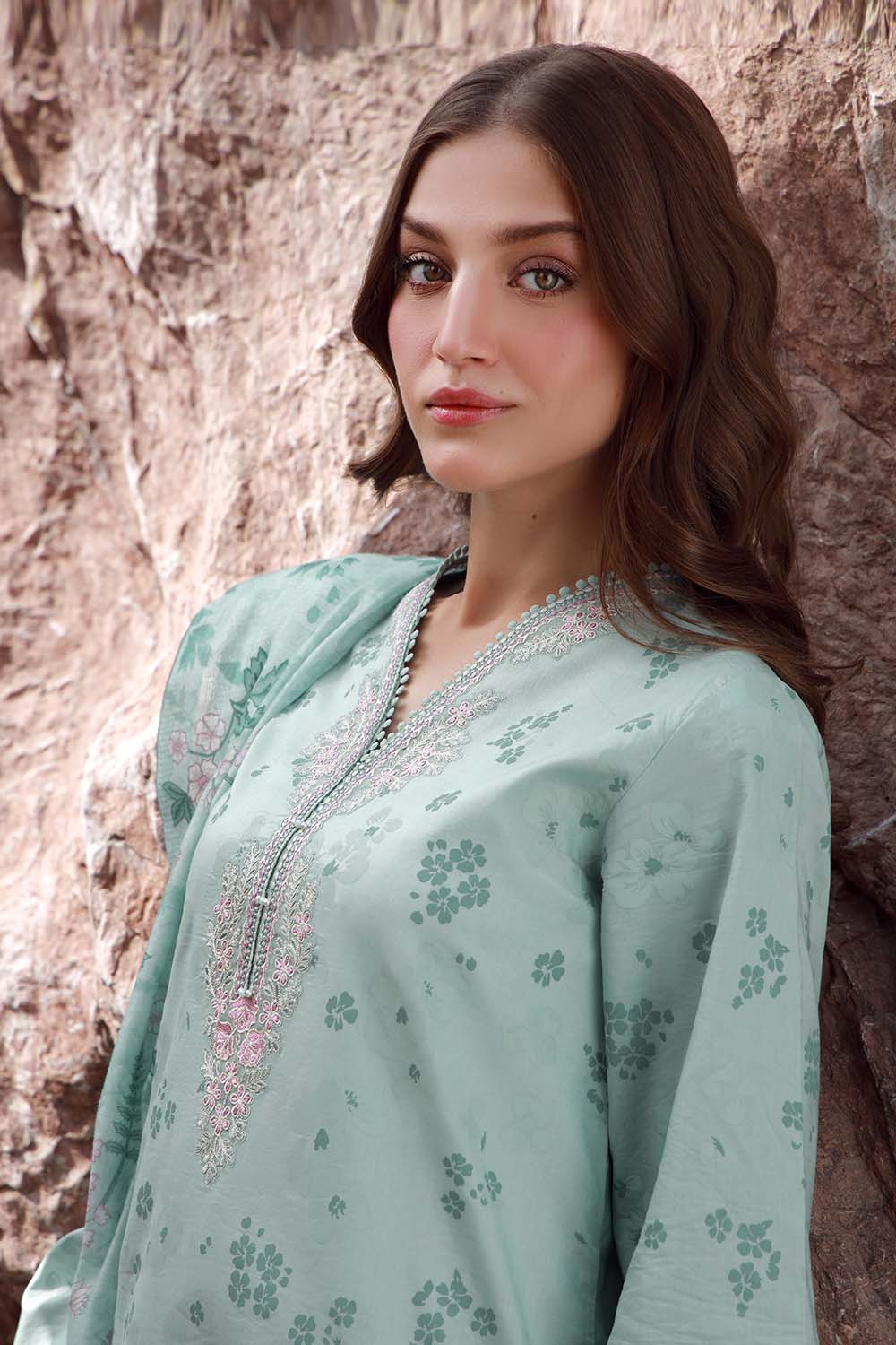 Seran | Afsanah Lawn 25 | NYLA L Sky Blue Lawn
