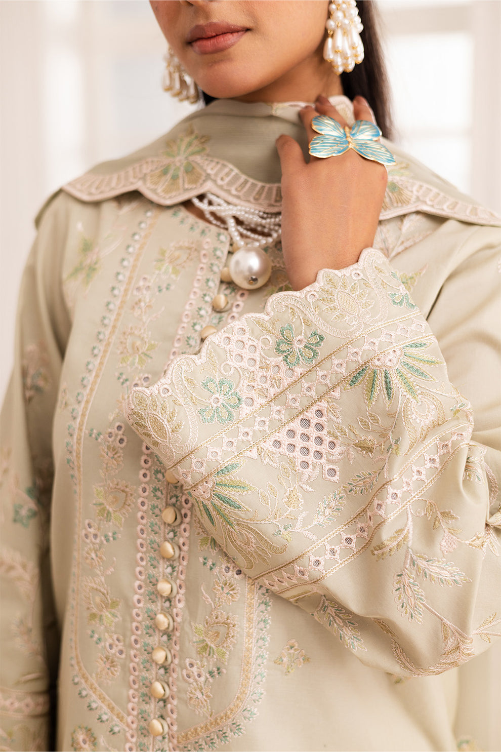 Maryum N Maria | Mira Luxury Lawn | ESMAT - FS50099 M Gray Lawn