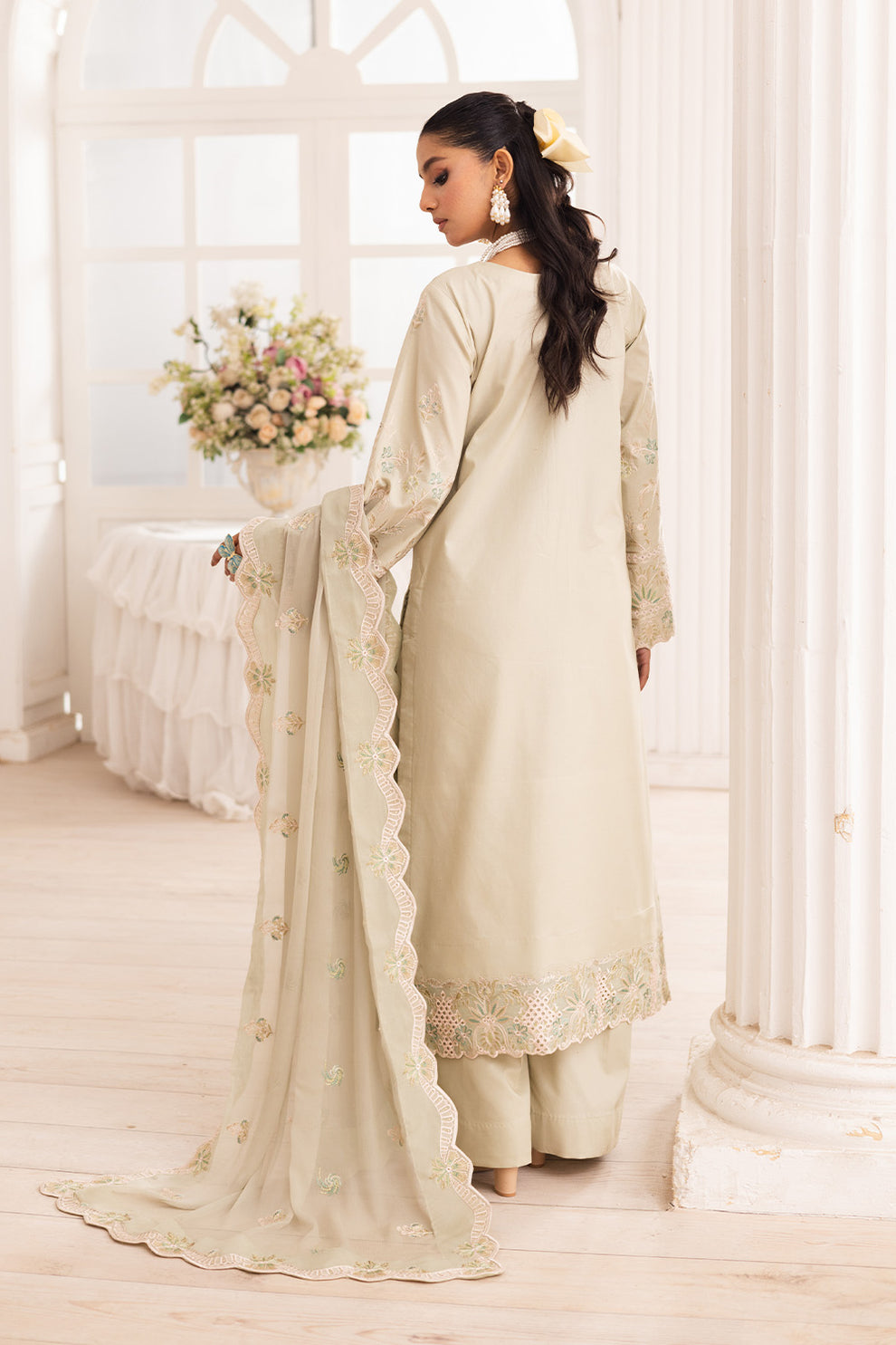 Maryum N Maria | Mira Luxury Lawn | ESMAT - FS50099 S Gray Lawn