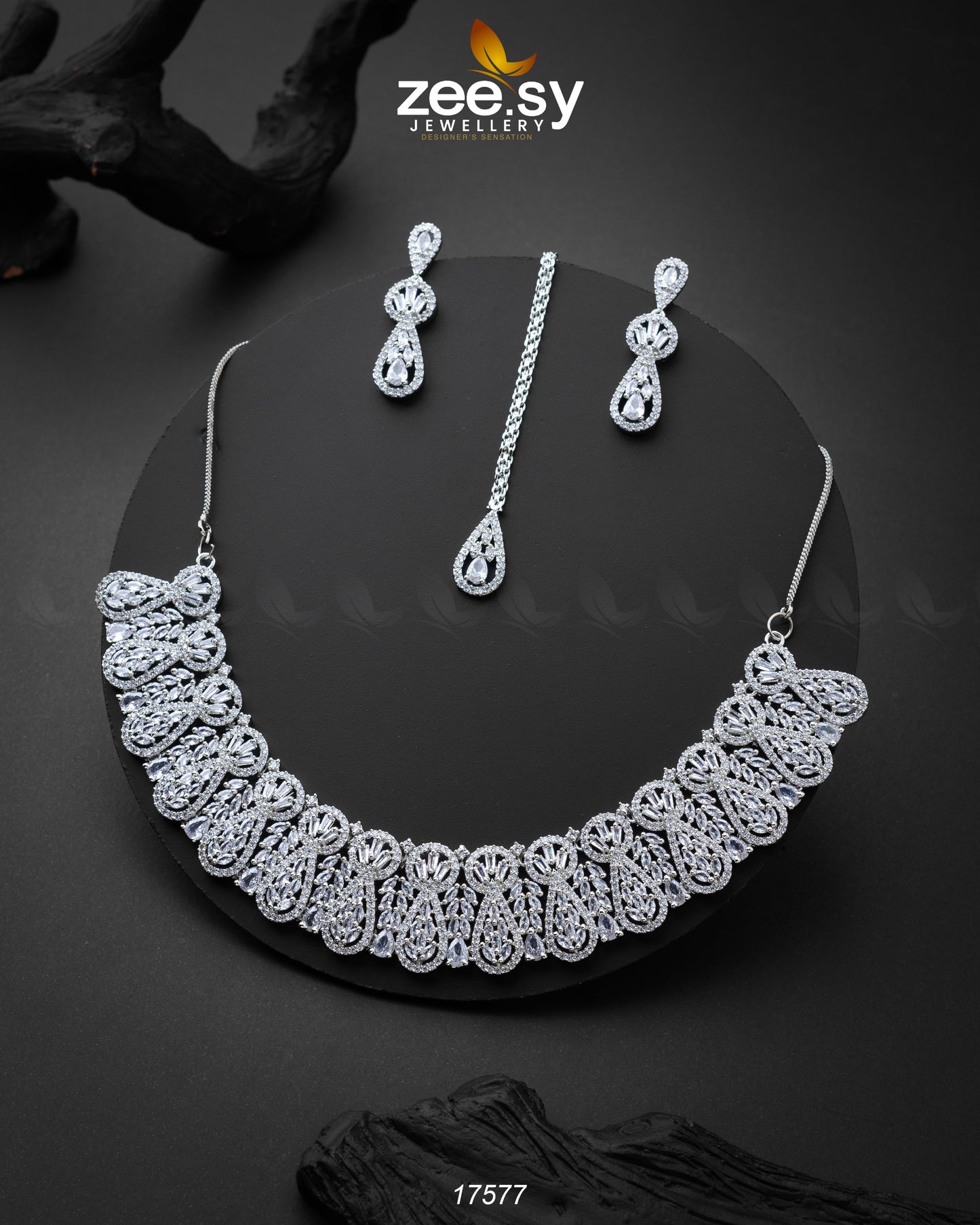 Glitz Necklace Silver White