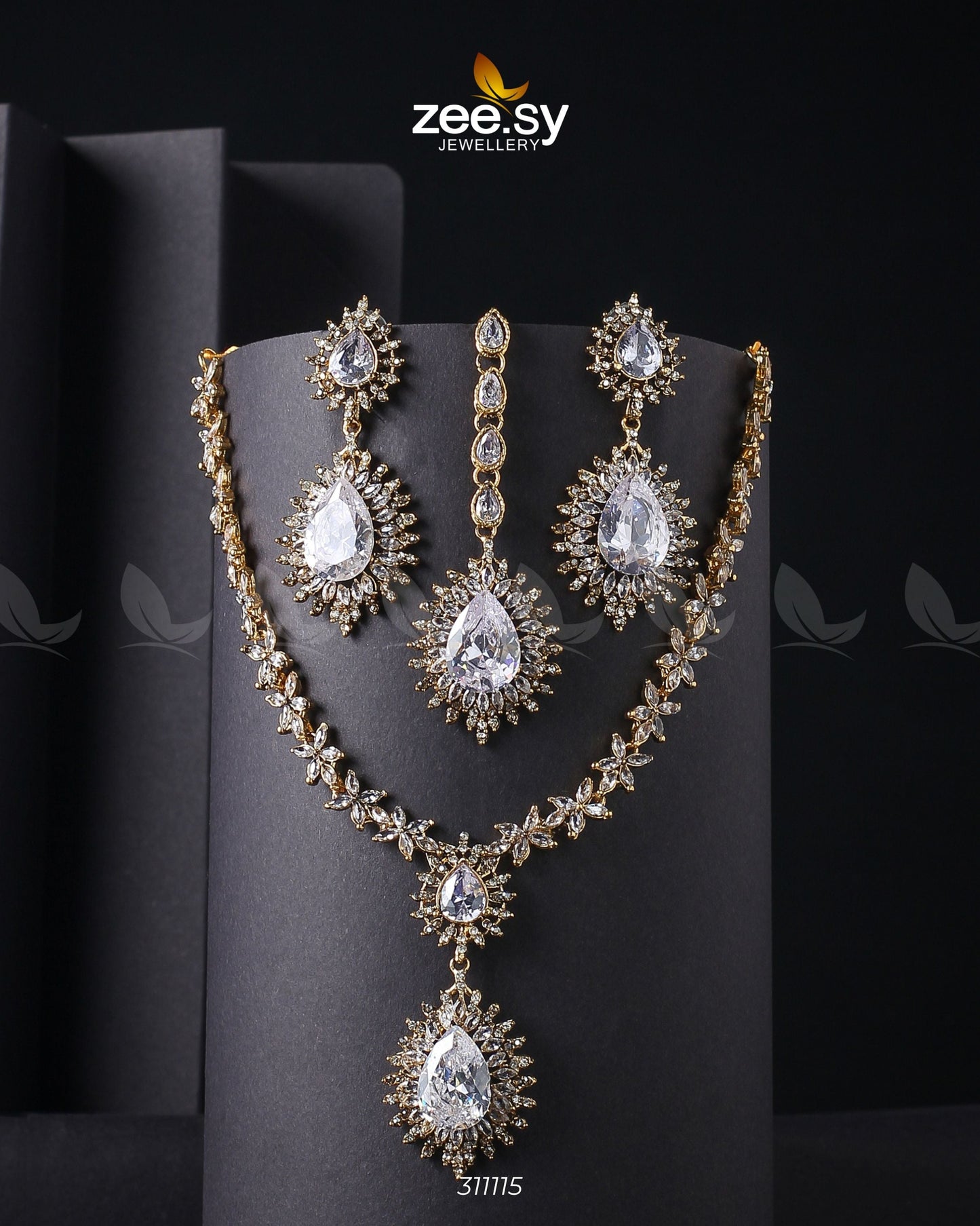 Zilla Necklace White
