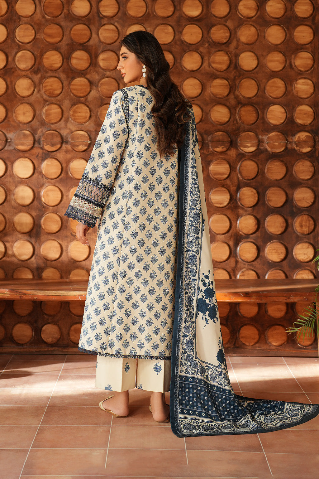 Iznik | Winter 25 | IPF-07 - Pakistani Designer Dress - by Iznik - Type : Ladies Clothes - 100% Original at Saira Sultan