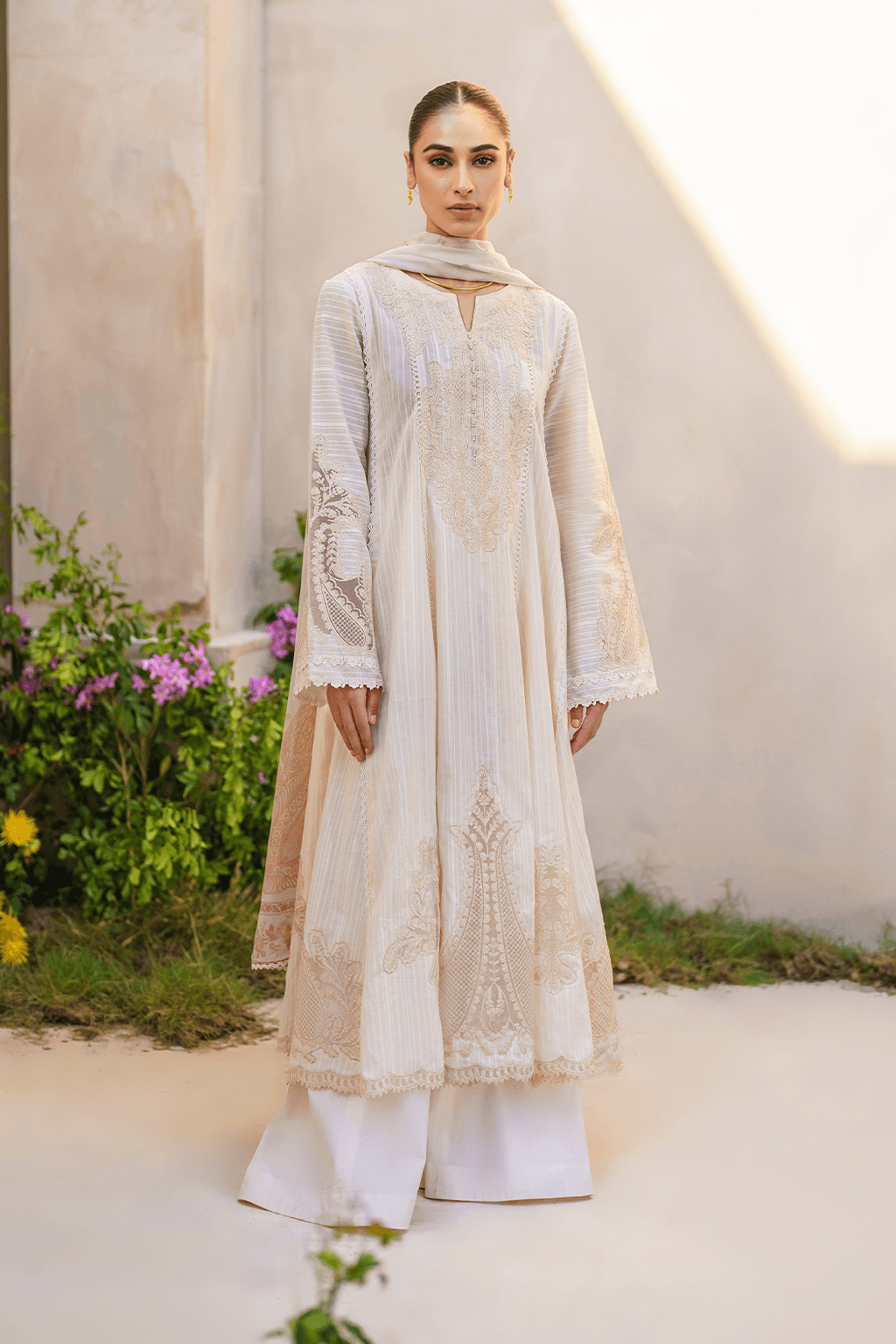 Iznik | Festive lawn 24 | SFL-03 - Pakistani Designer Dress - by Iznik | Type: Luxury - 100% Original at Saira Sultan