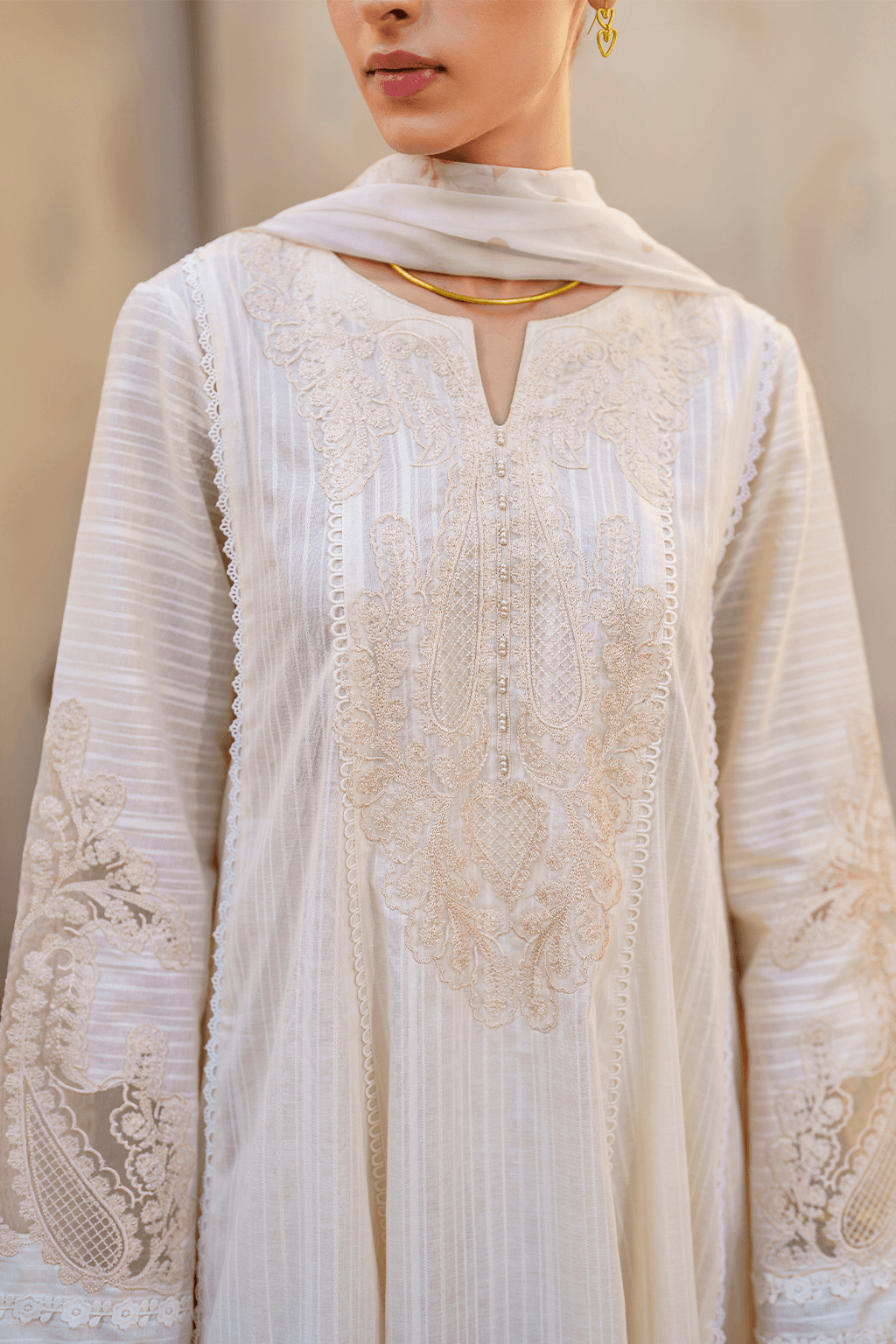 Iznik | Festive lawn 24 | SFL-03 - Pakistani Designer Dress - by Iznik | Type: Luxury - 100% Original at Saira Sultan