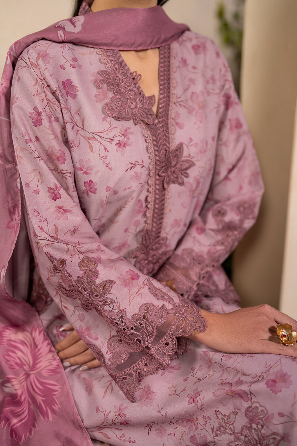 Iznik | Festive Lawn 25 | EFL-04 M Rose Pink Lawn