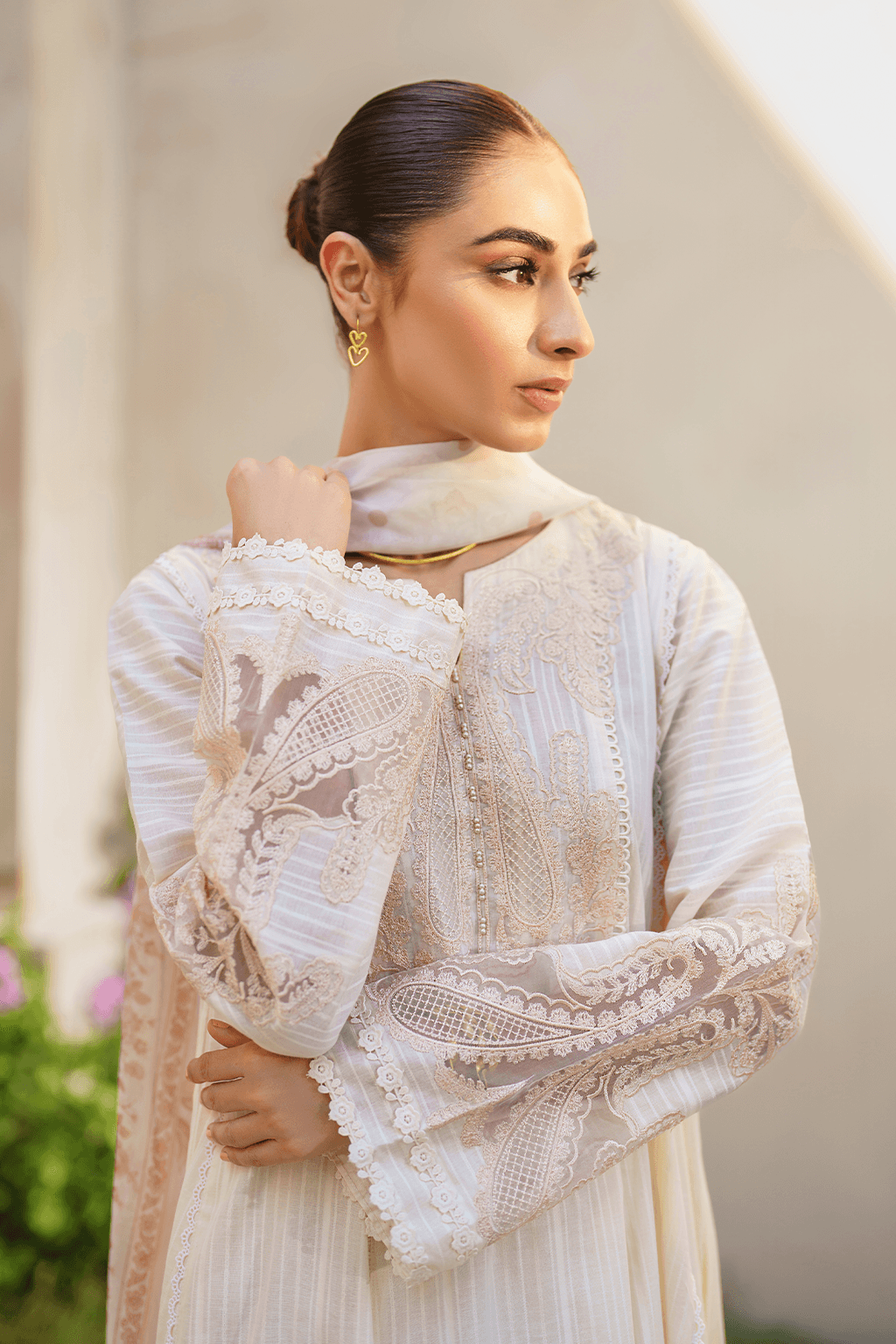 Iznik | Festive lawn 24 | SFL-03 - Pakistani Designer Dress - by Iznik | Type: Luxury - 100% Original at Saira Sultan