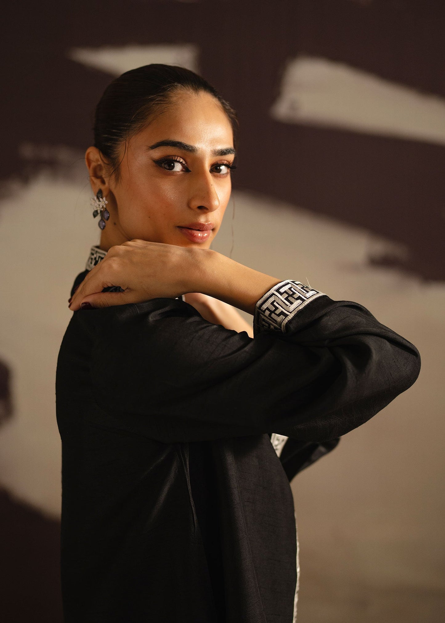 Mahgul | Eye of Cemal | Oriental Noir L Black Korean Raw Silk