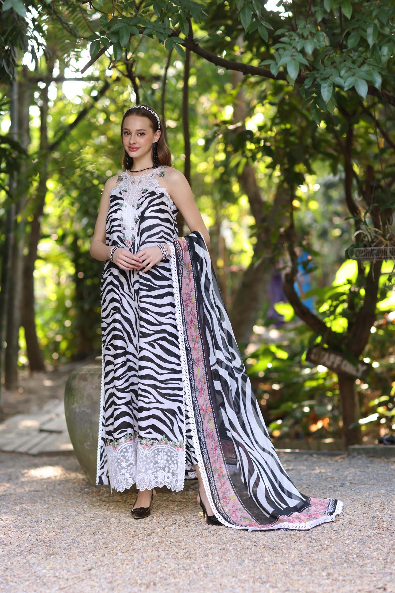 Noor by Saadia Asad | Eid Luxe Printedkari | D1-B XS White Lawn
