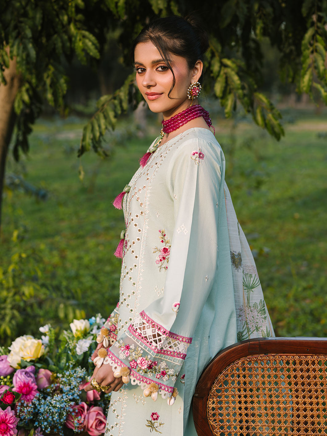 Mahnur | Dahlia Luxury Lawn 25 | Ana L Off White Lawn