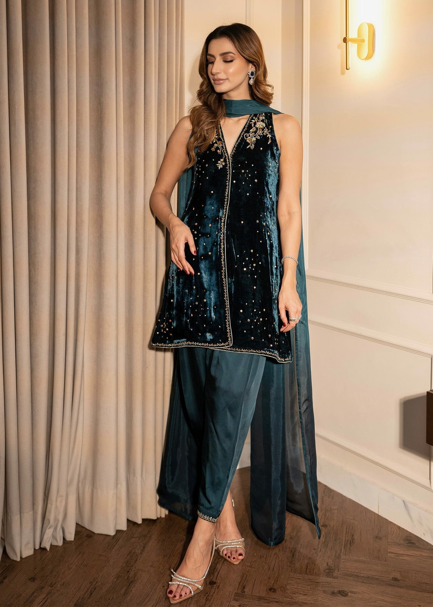 Mahum Asad | Voila Velvets | Sapphire S Teal Velvet