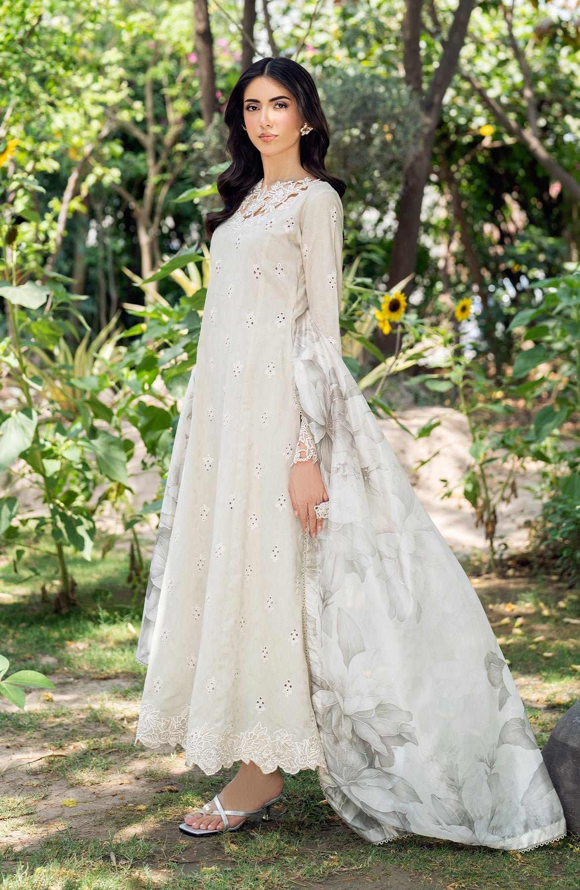 Zarif | Nura Textured Lawn 25 | ISARA XL Ivory Lawn