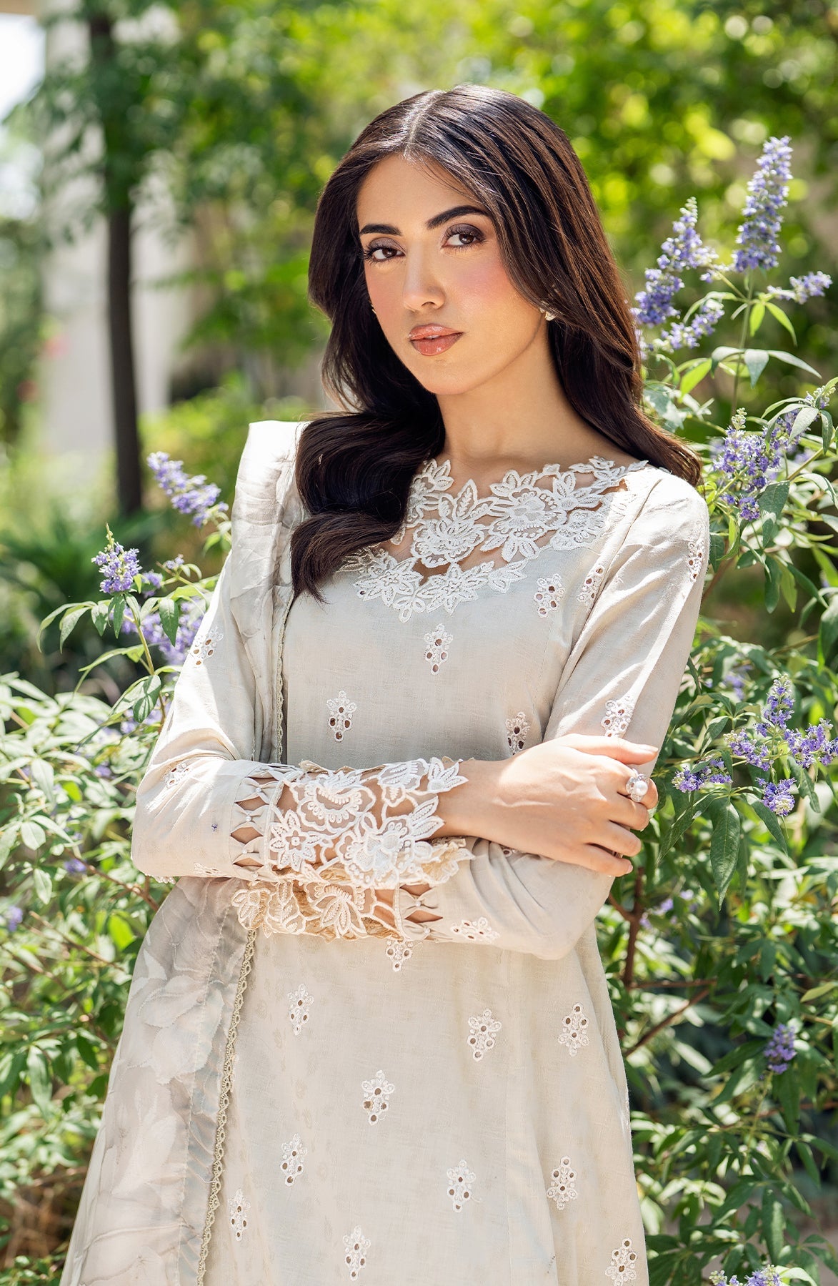 Zarif | Nura Textured Lawn 25 | ISARA L Ivory Lawn