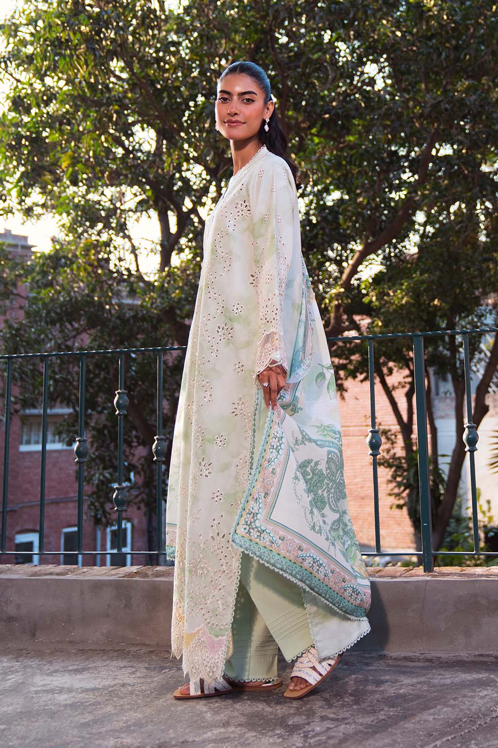 Neeshay | Summer Lines Printkari 25 | MEADOW MIST S Pastel Gray Lawn