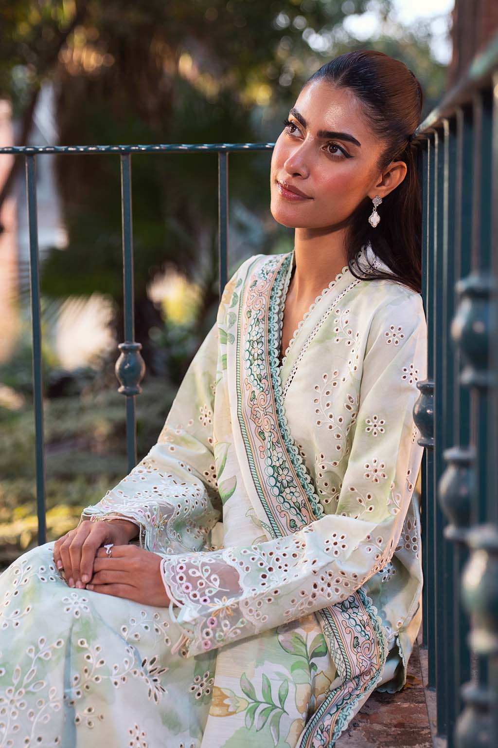 Neeshay | Summer Lines Printkari 25 | MEADOW MIST L Pastel Gray Lawn