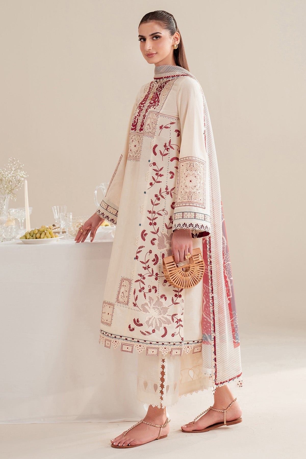 Jazmin | Iris Luxury Lawn 25 | IL'25-D02 S Cream Lawn