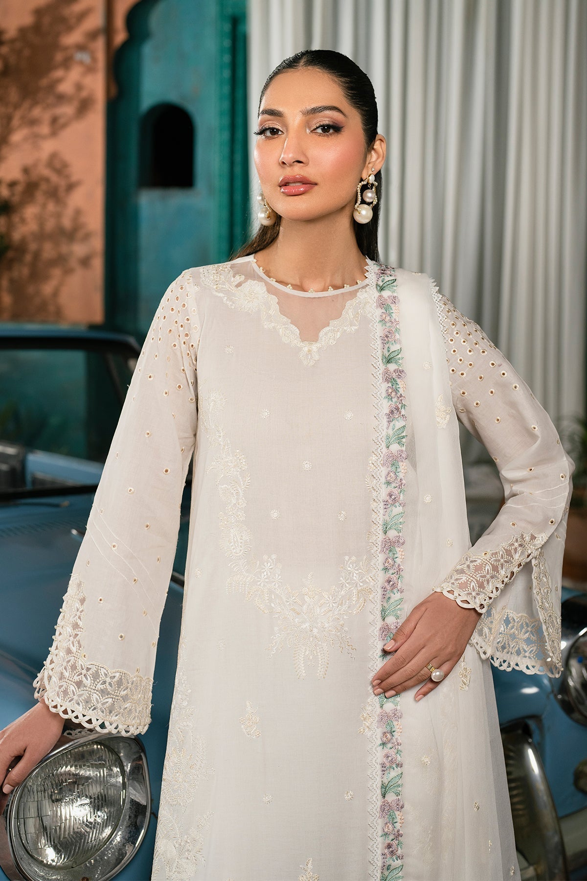 Zarif | Lamhay Luxury Eid Lawn 25 | 09 JANIRA L White Lawn