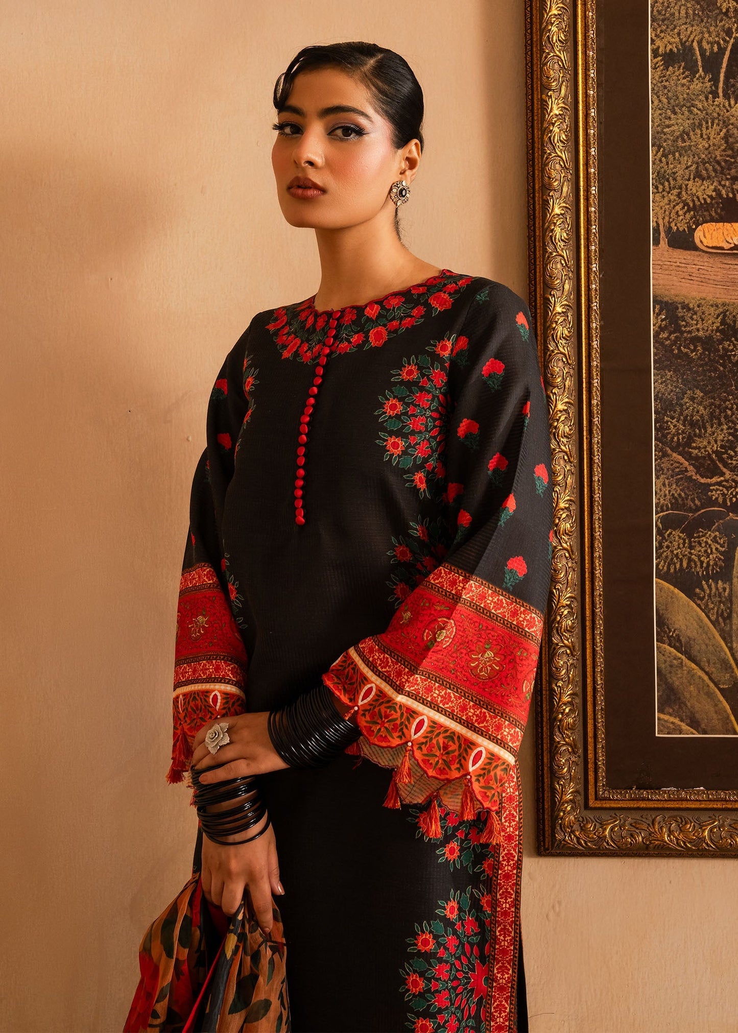 Maria Osama Khan | Retro Lawn 25 | Raila L Black Lawn
