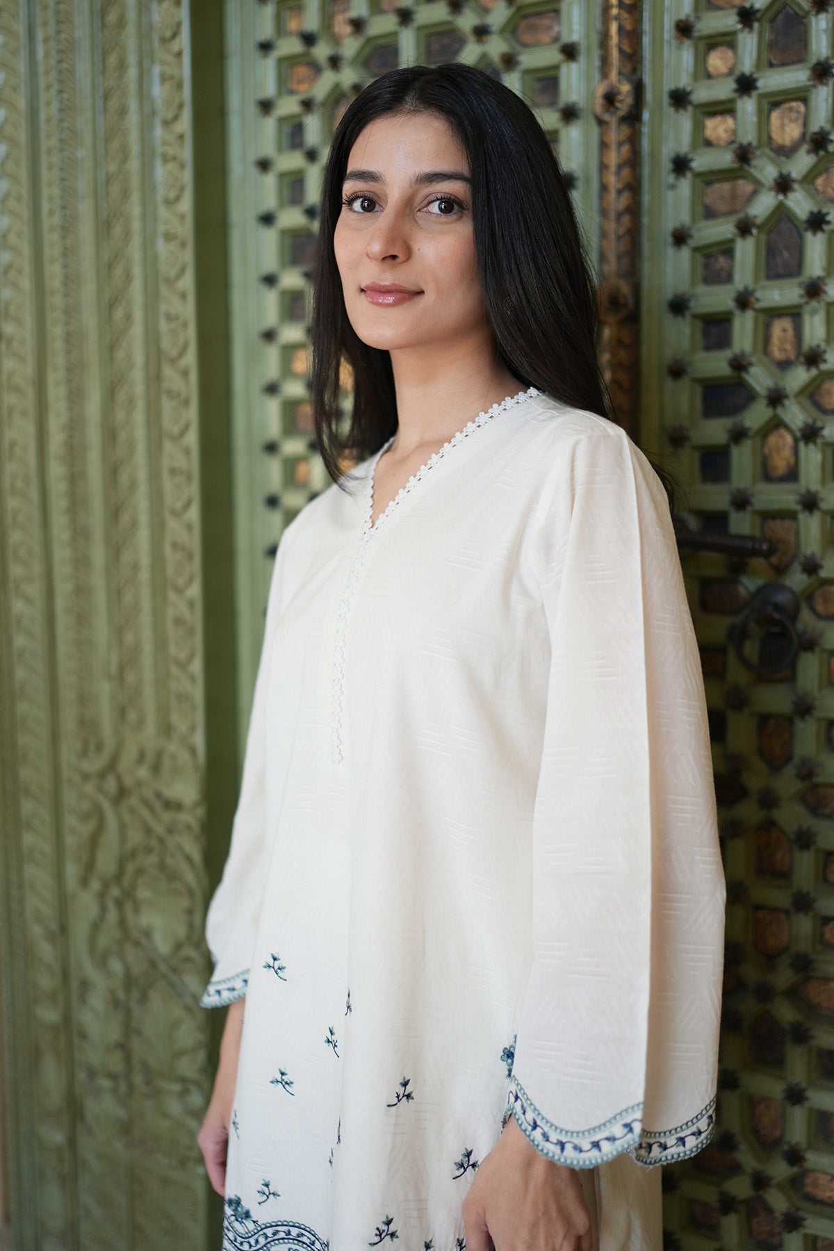 Sahar | Ready to Wear Basics | Dove'S Grace L White Self Jacquard
