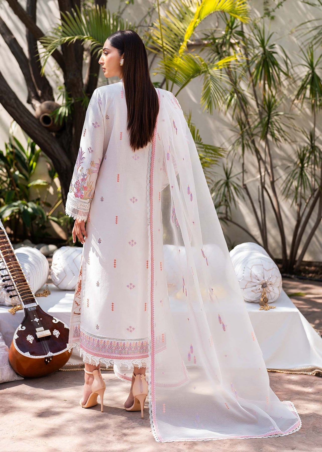 Akbar Aslam | Pret Lawn | VOLUPTE M White Lawn
