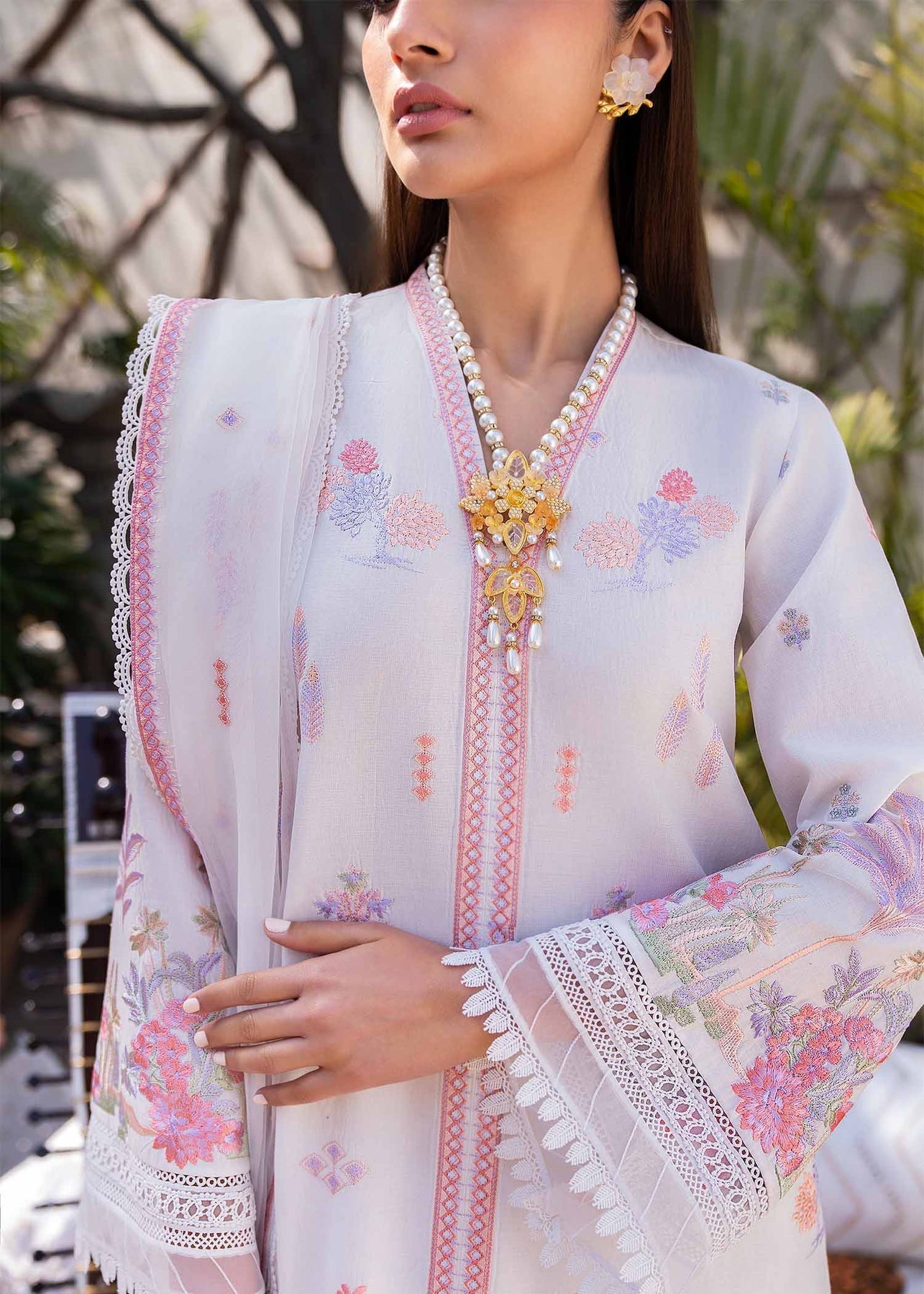 Akbar Aslam | Pret Lawn | VOLUPTE L White Lawn