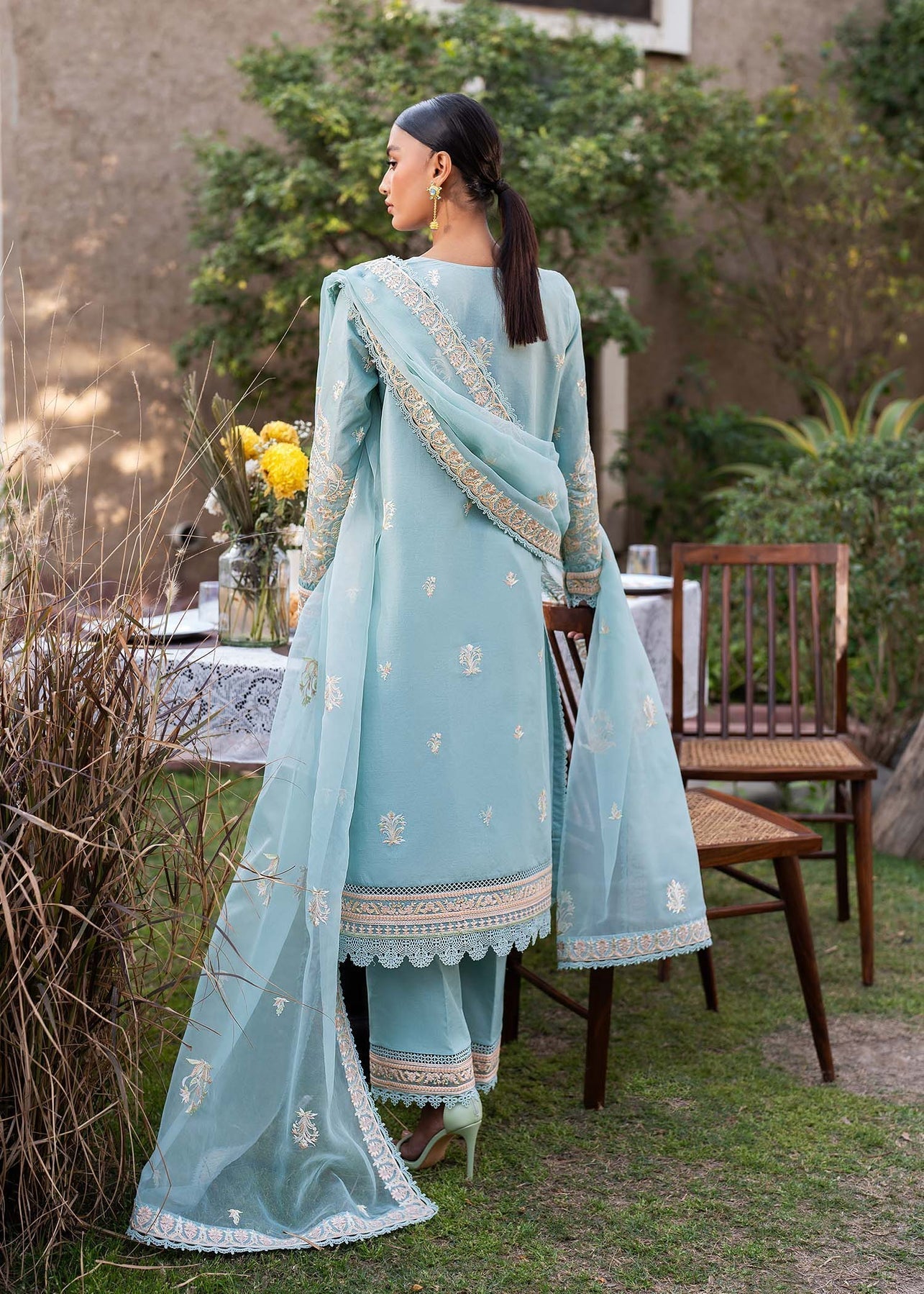 Akbar Aslam | Pret Lawn | LUEUR M Light Blue Lawn