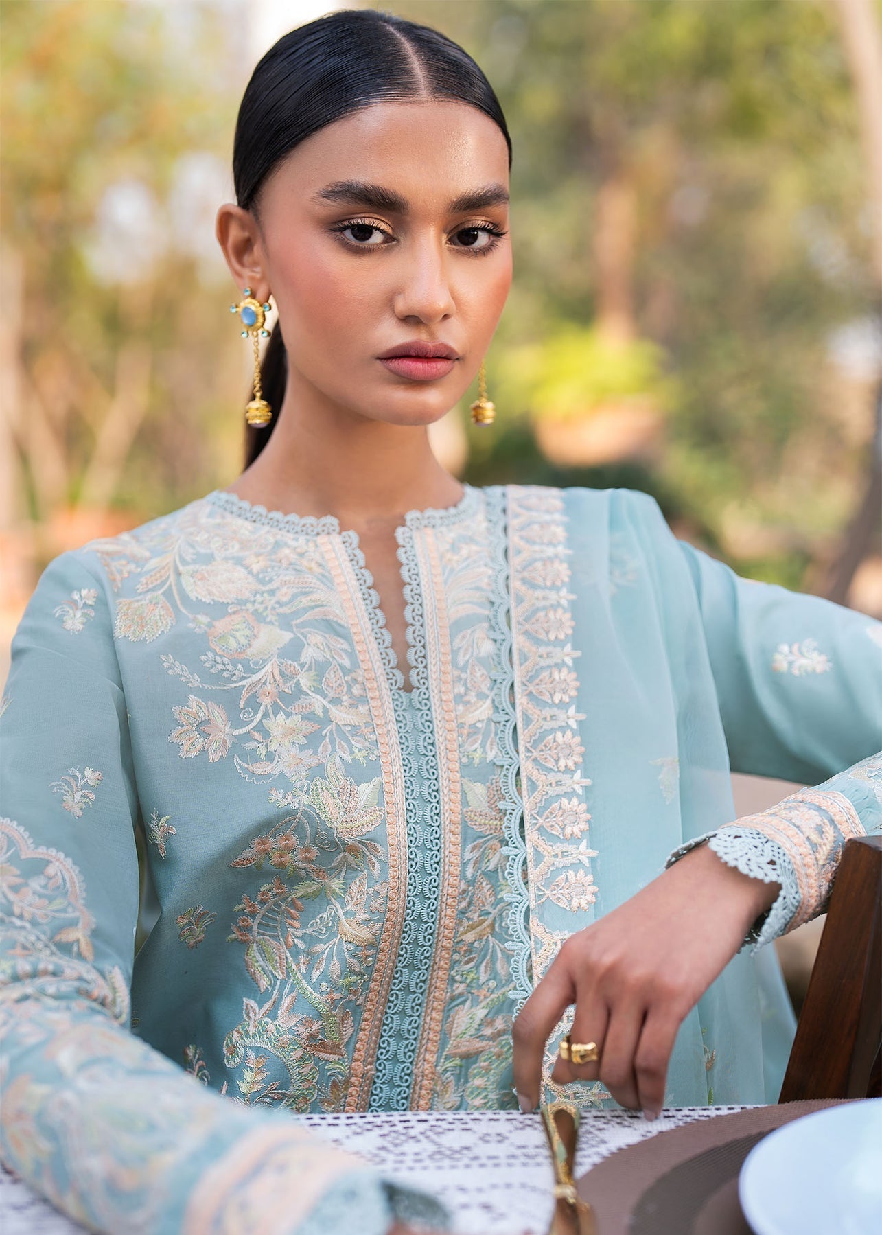Akbar Aslam | Pret Lawn | LUEUR L Light Blue Lawn