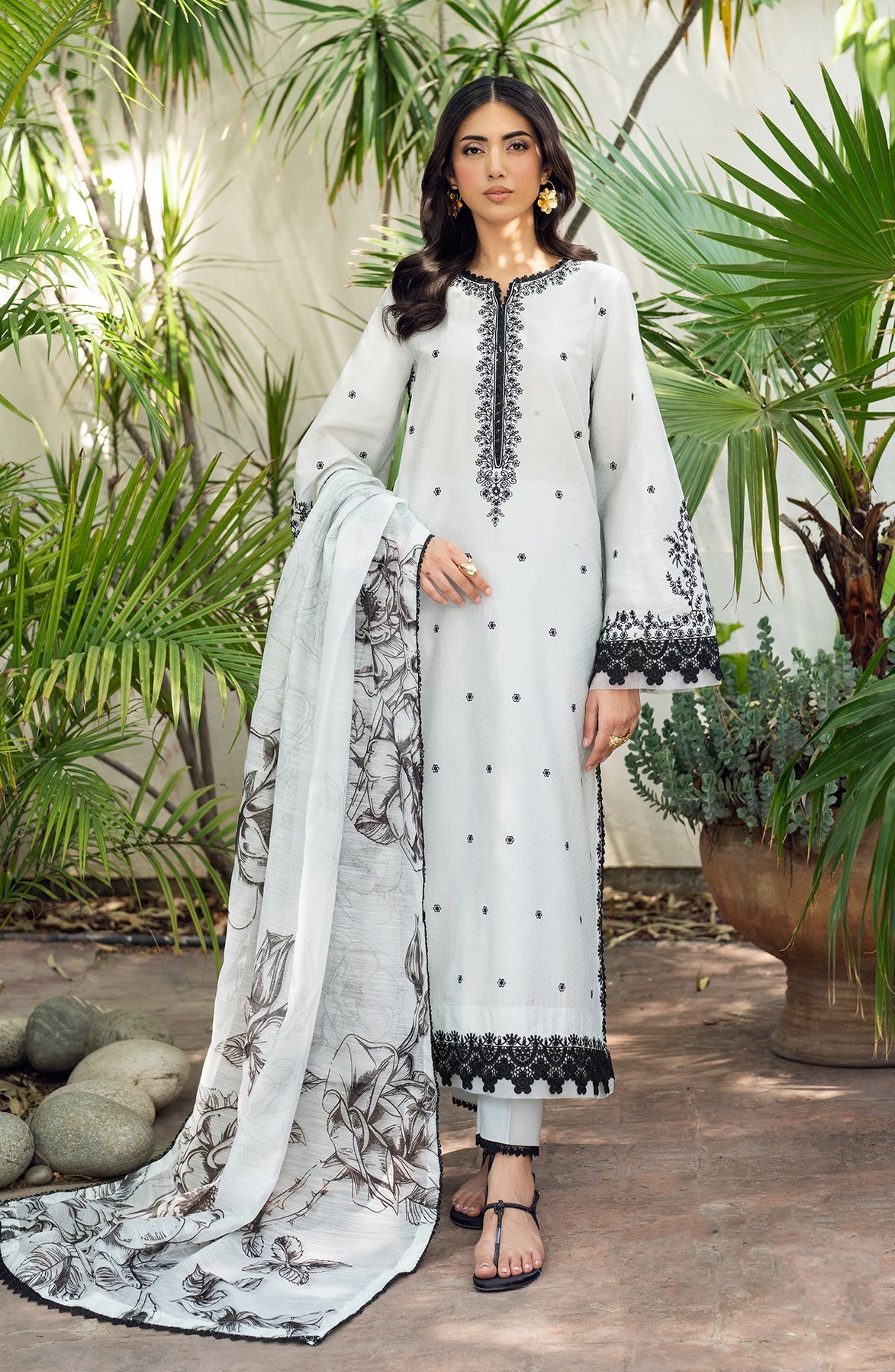 Zarif | Nura Textured Lawn 25 | REEHA XS Gray Lawn