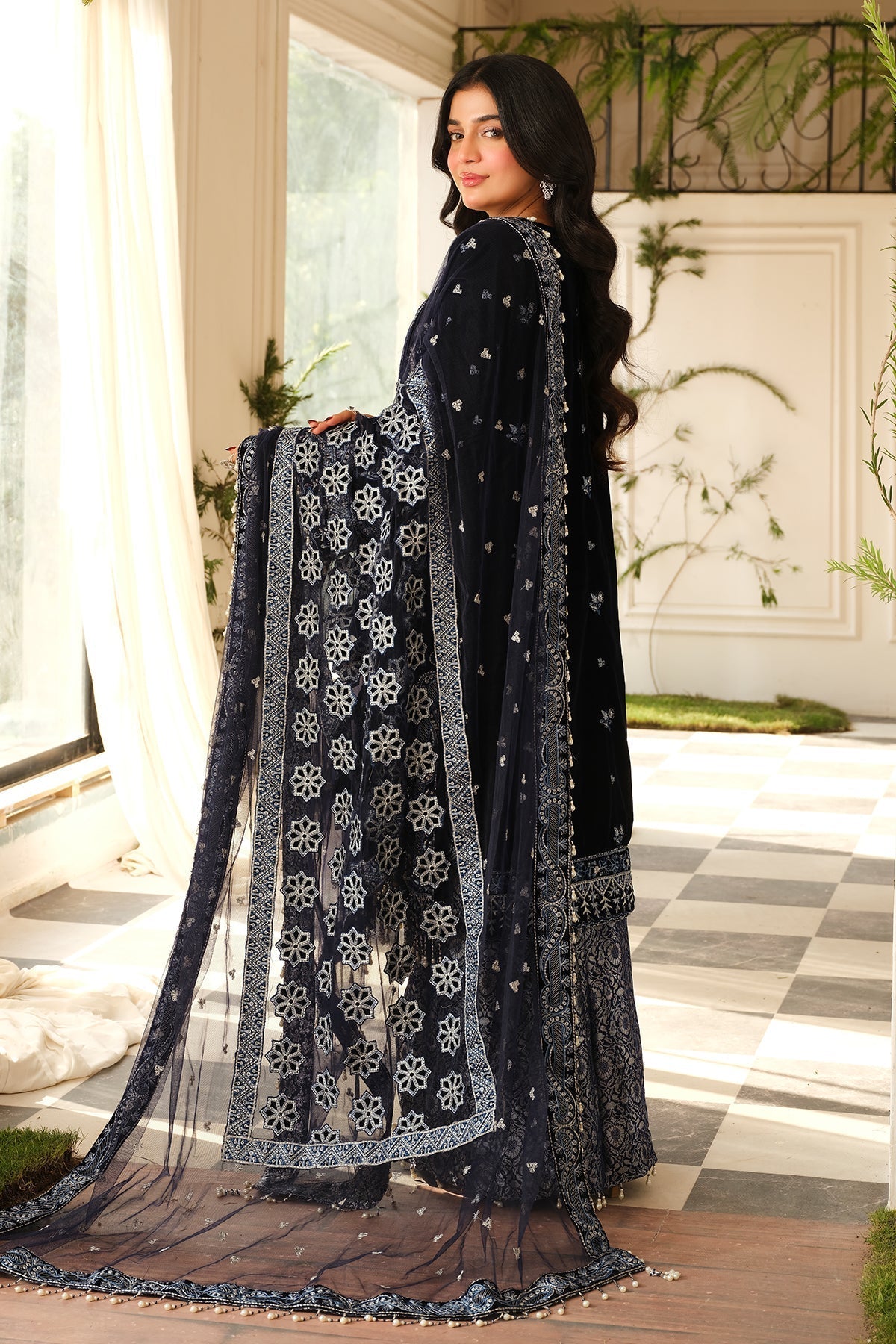 Raeesa Premium | Sheen Luxury Velvet | Nura S Black Velvet