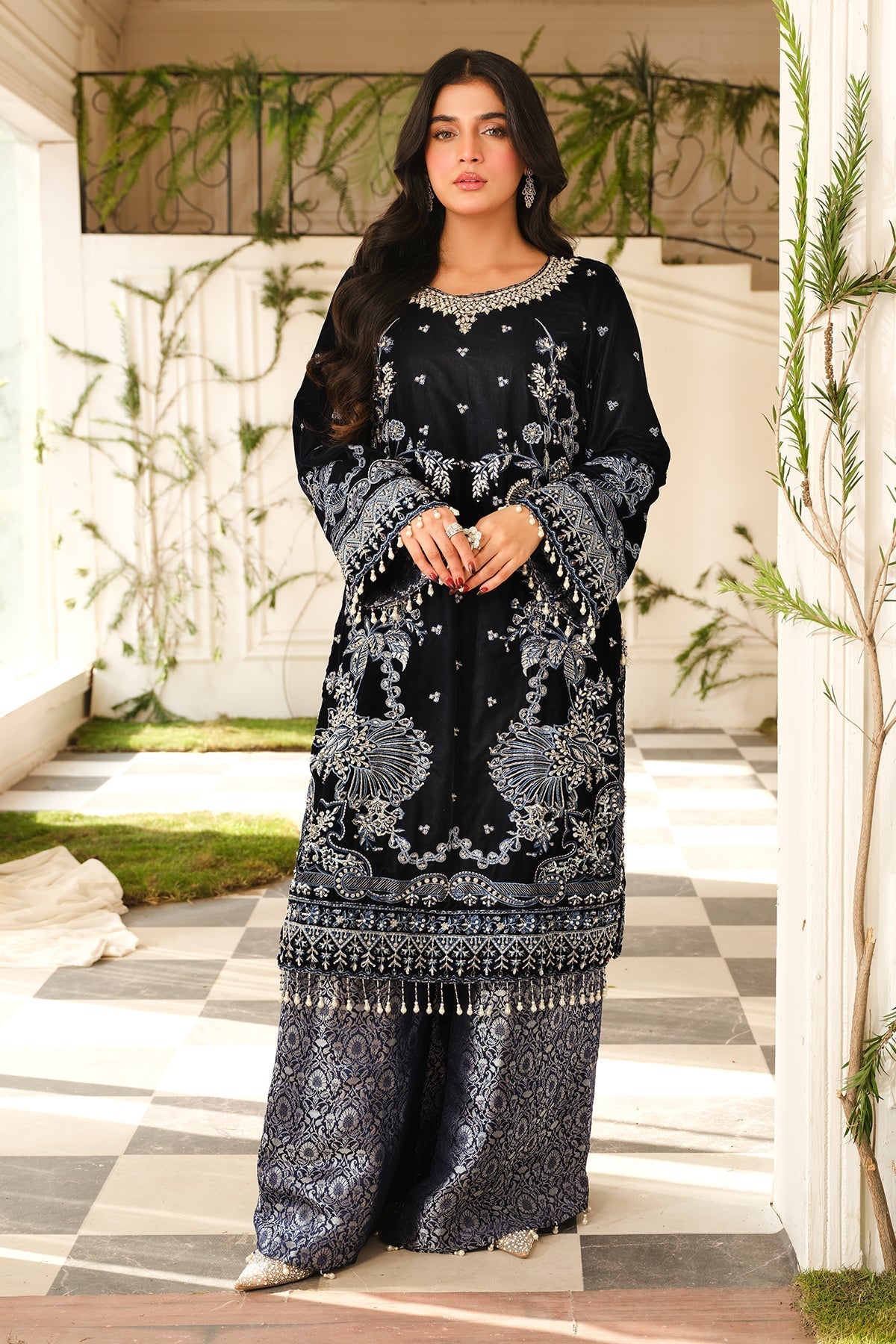 Raeesa Premium | Sheen Luxury Velvet | Nura XL Black Velvet