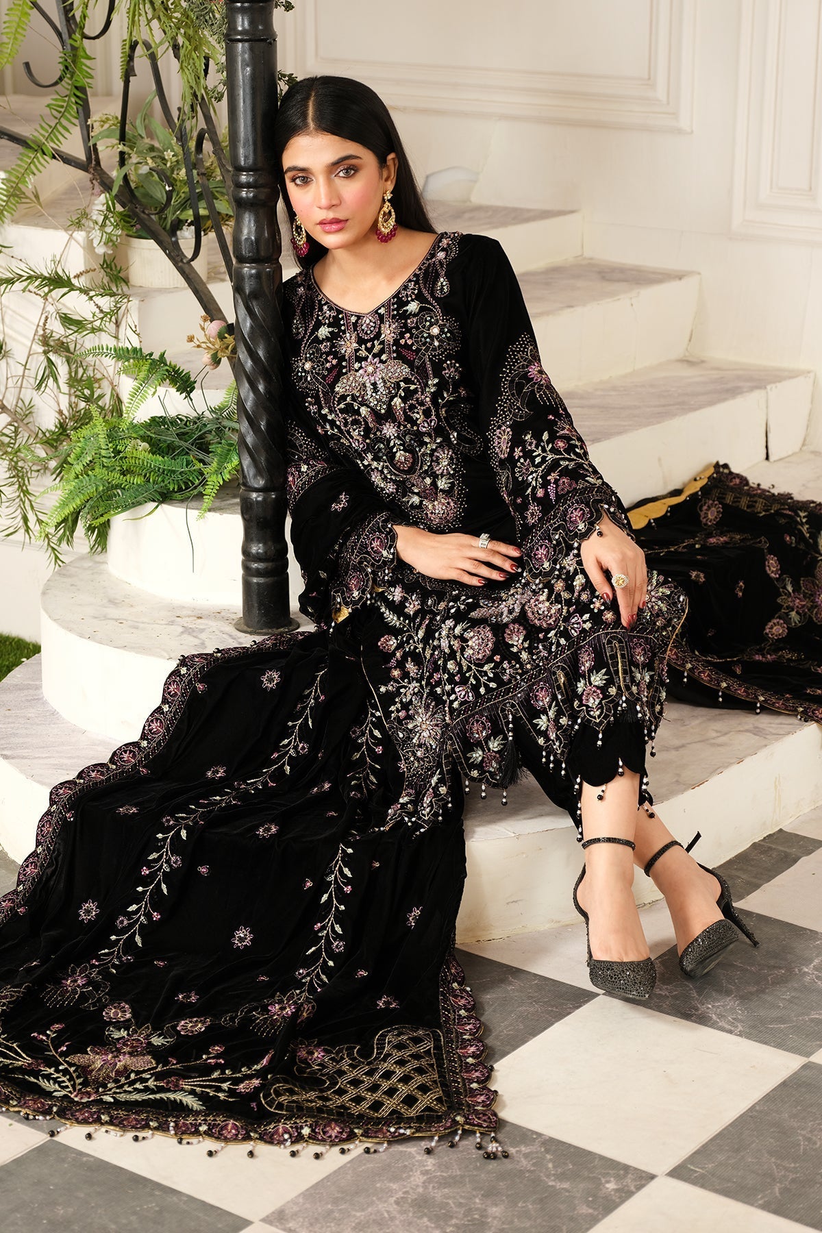 Raeesa Premium | Sheen Luxury Velvet | Noir L Black Velvet