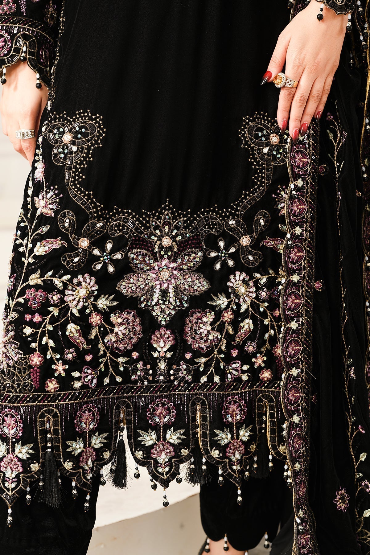 Raeesa Premium | Sheen Luxury Velvet | Noir XL Black Velvet