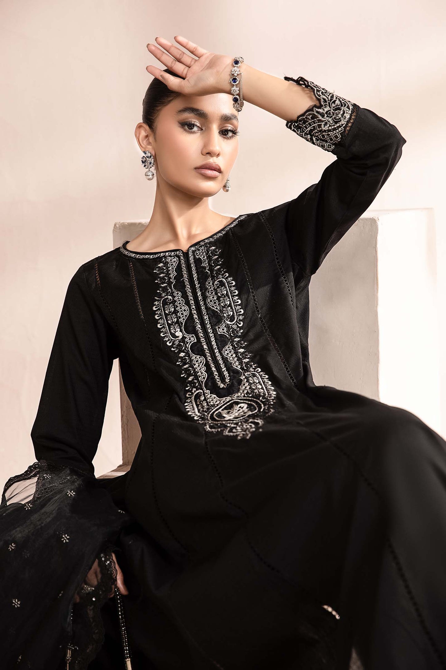 Maira B | Ready to Wear | DW-MN24-08 L Black