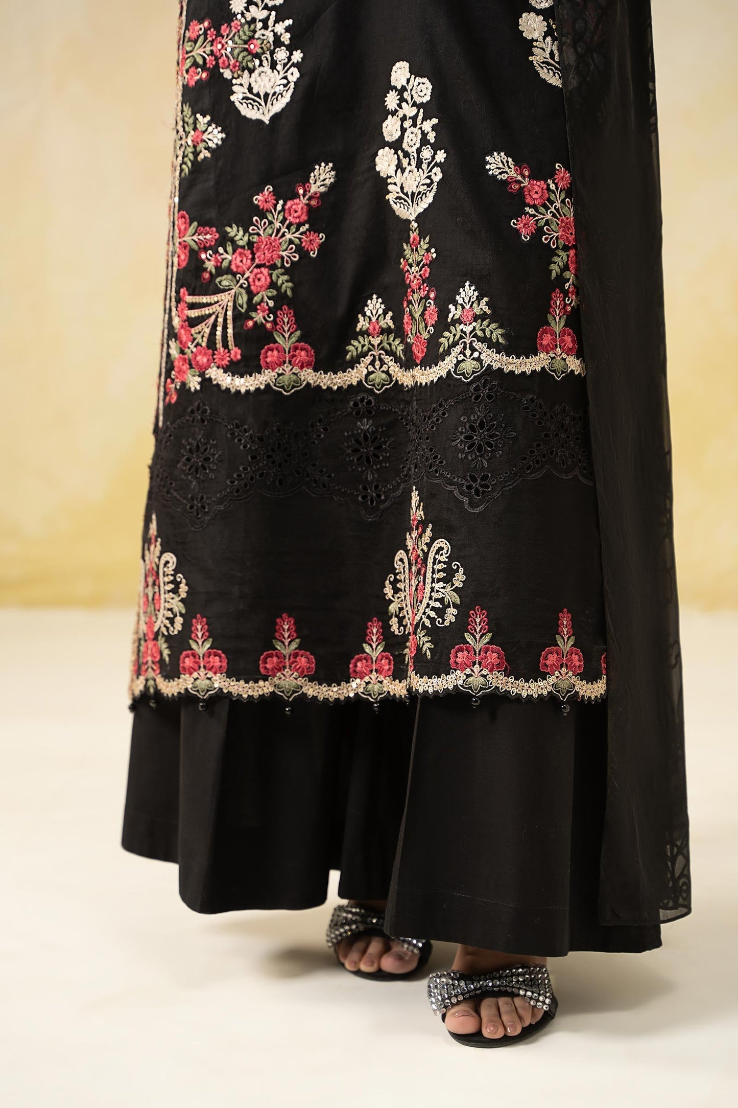 Maira B | Ready to Wear | DW-EF25-03 XL Black
