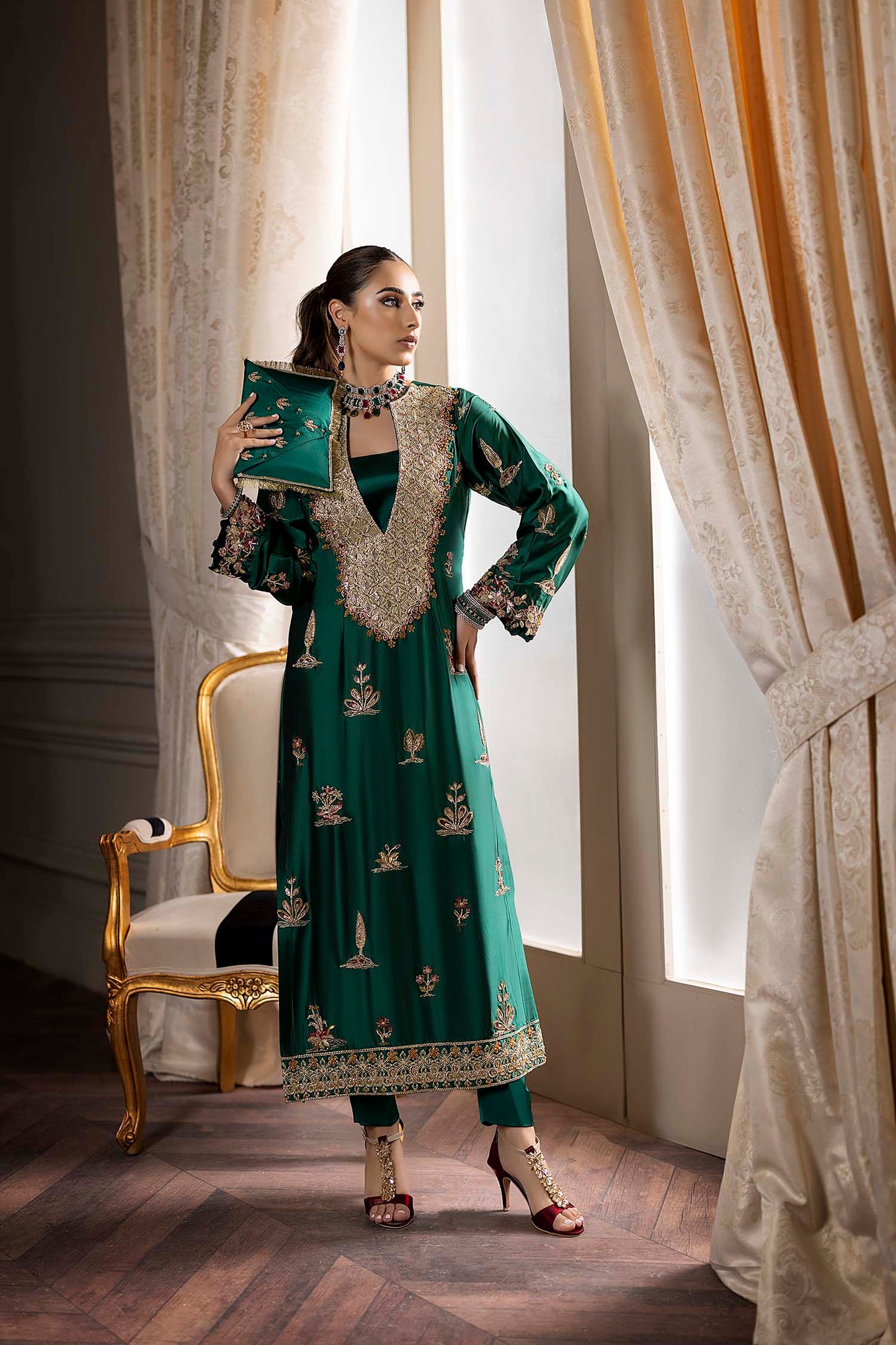 Nuriyaa | Rozanne Formals | Daphne