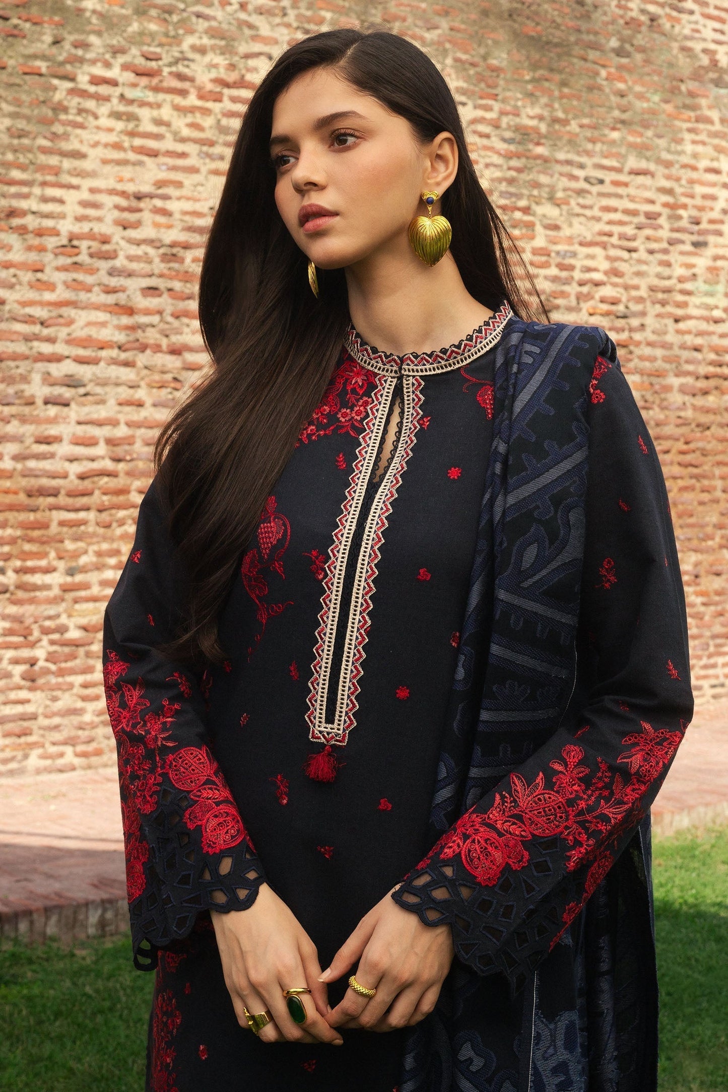 Zara Shahjahan | Winter 24 | DARYA-D2 - Pakistani Designer Dress - by Zara Shahjahan | Type: Ladies Clothes - 100% Original at Saira Sultan