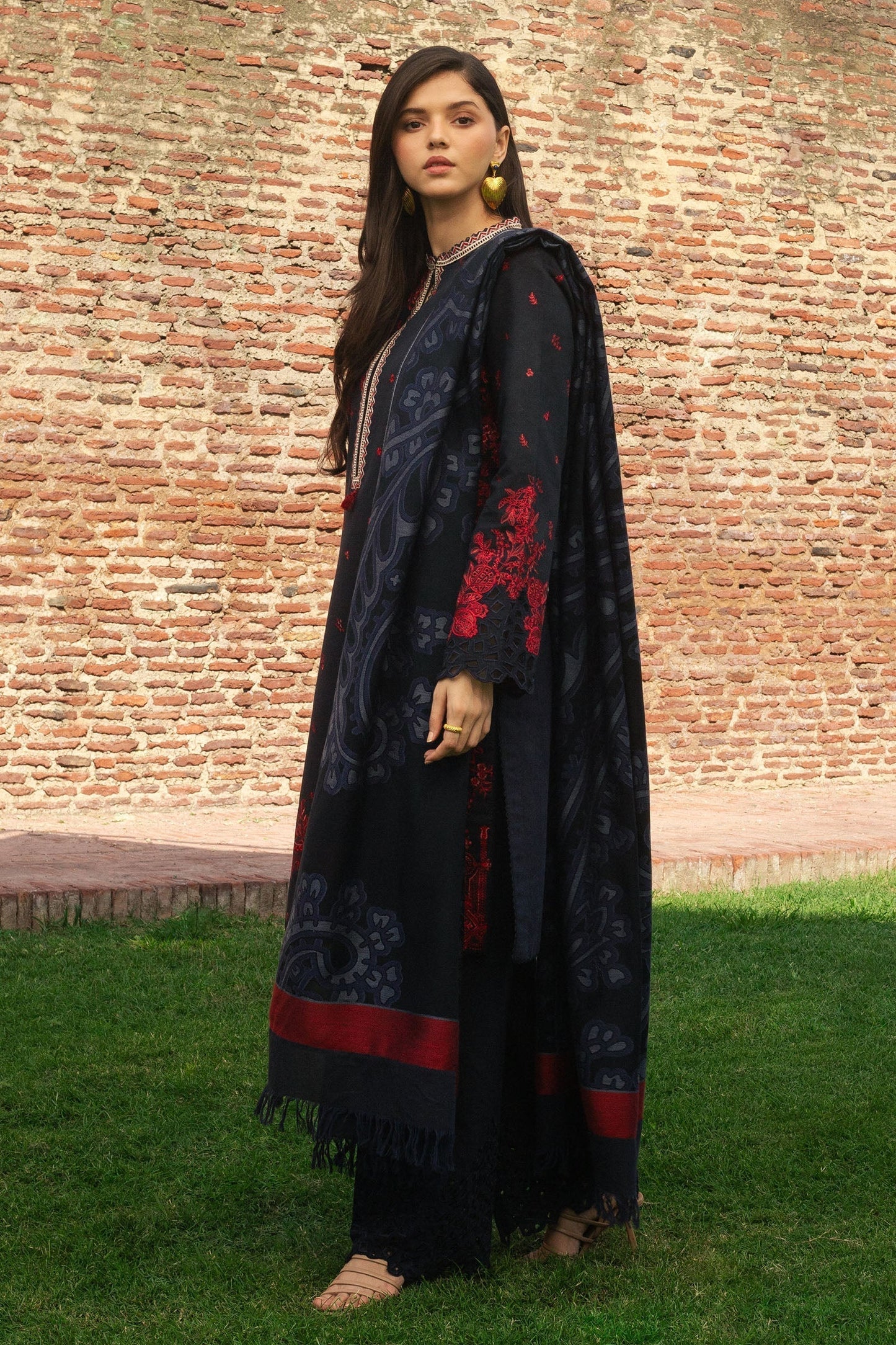 Zara Shahjahan | Winter 24 | DARYA-D2 - Pakistani Designer Dress - by Zara Shahjahan | Type: Ladies Clothes - 100% Original at Saira Sultan
