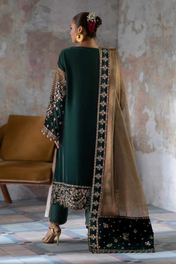 Emaan Adeel | Saanjh Velvet Collection 24 | Nisha S Deep Green Velvet