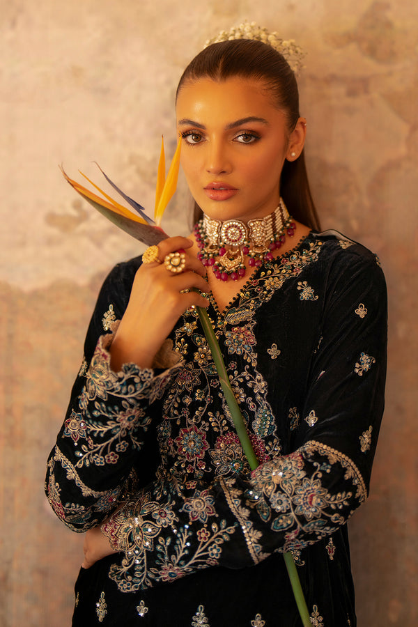Emaan Adeel | Saanjh Velvet Collection 24 | Ishaan M Velvet Black