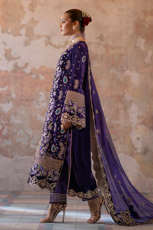 Emaan Adeel | Saanjh Velvet Collection 24 | Aroosh Custom Size Blue Velvet