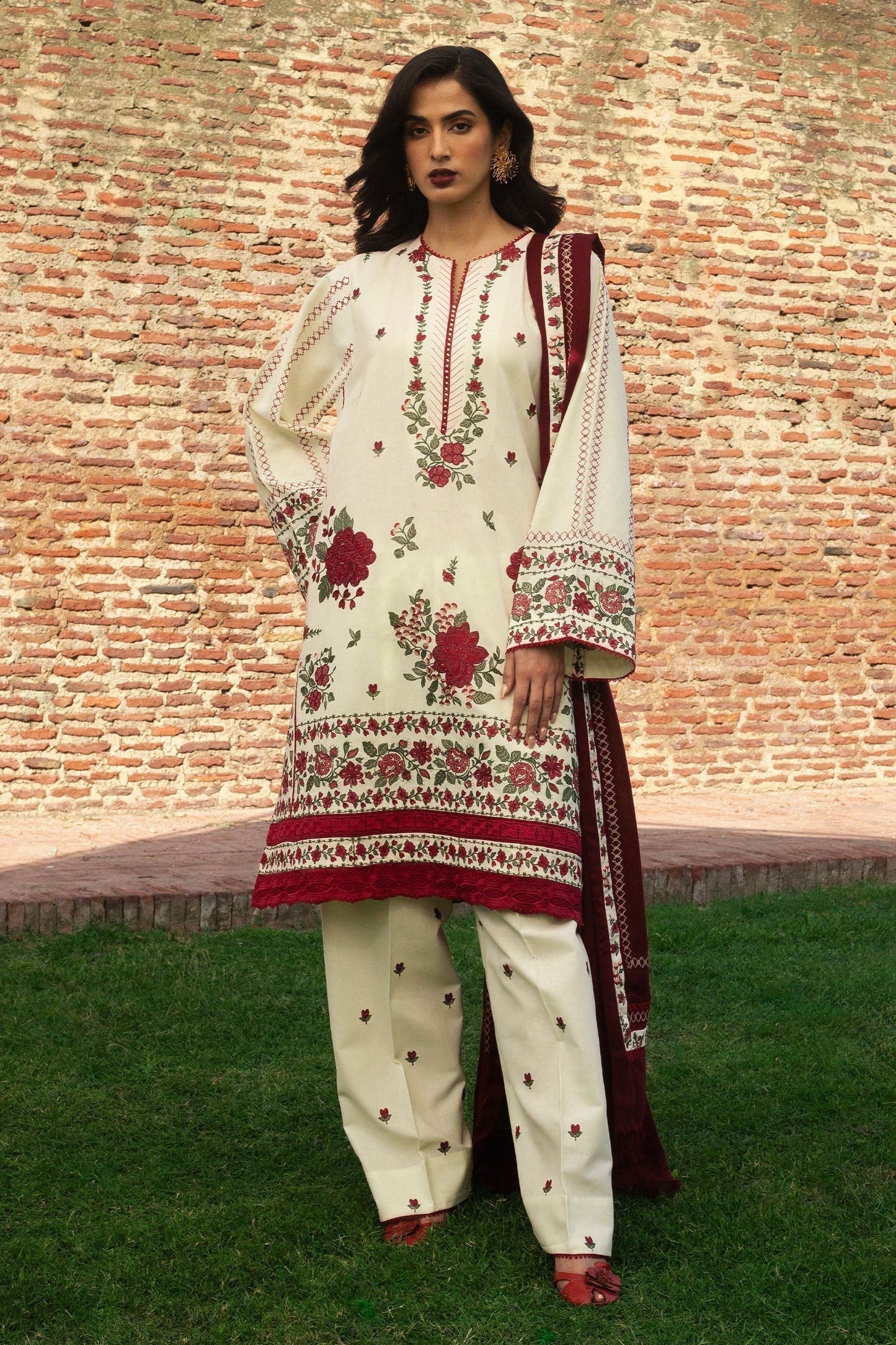 Zara Shahjahan | Winter 24 | FARIDEH-D1 - Pakistani Designer Dress - by Zara Sahjahan | Type: Ladies Clothes - 100% Original at Saira Sultan
