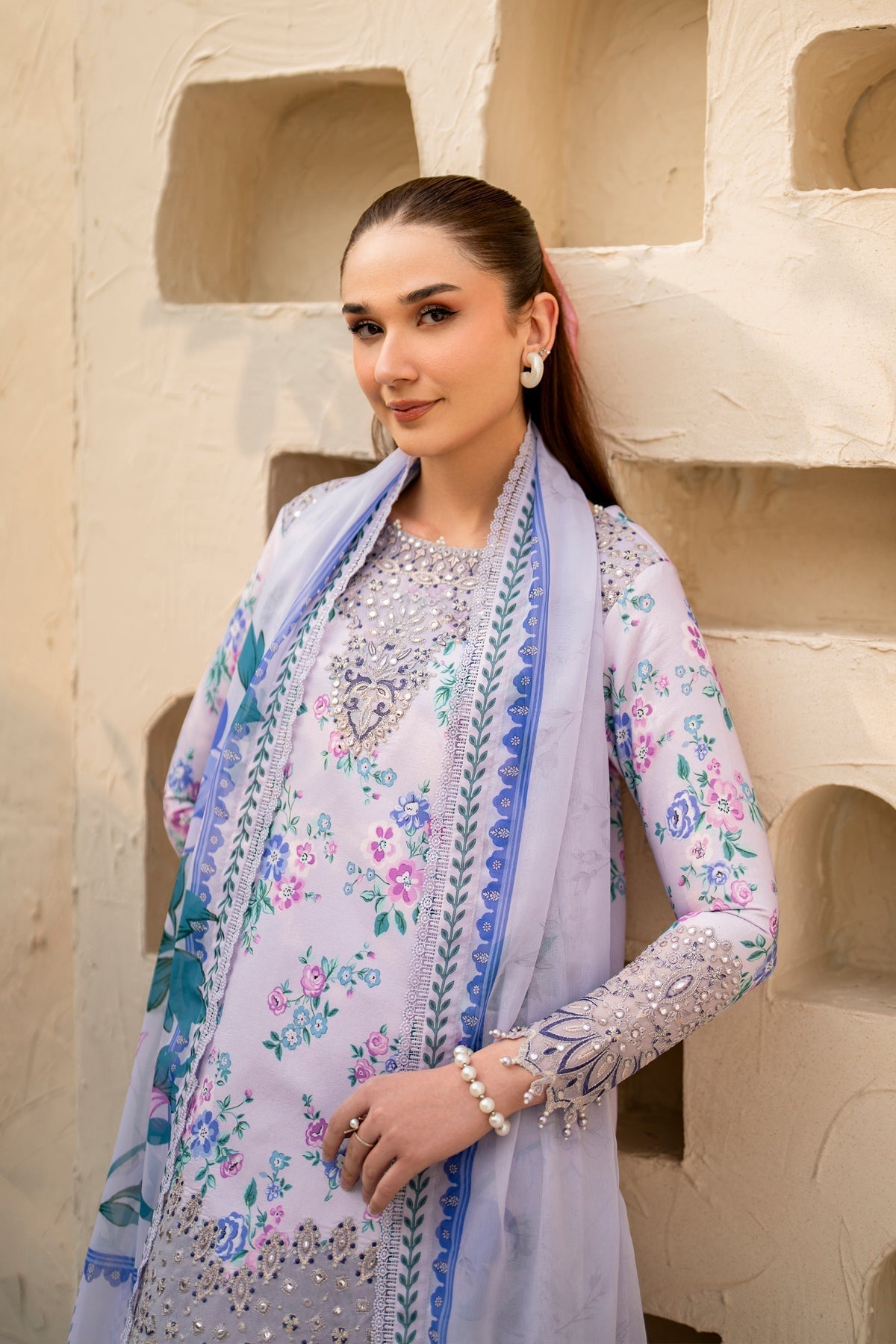 Alizeh | Levana Lawn | Flake M Lilac Lawn